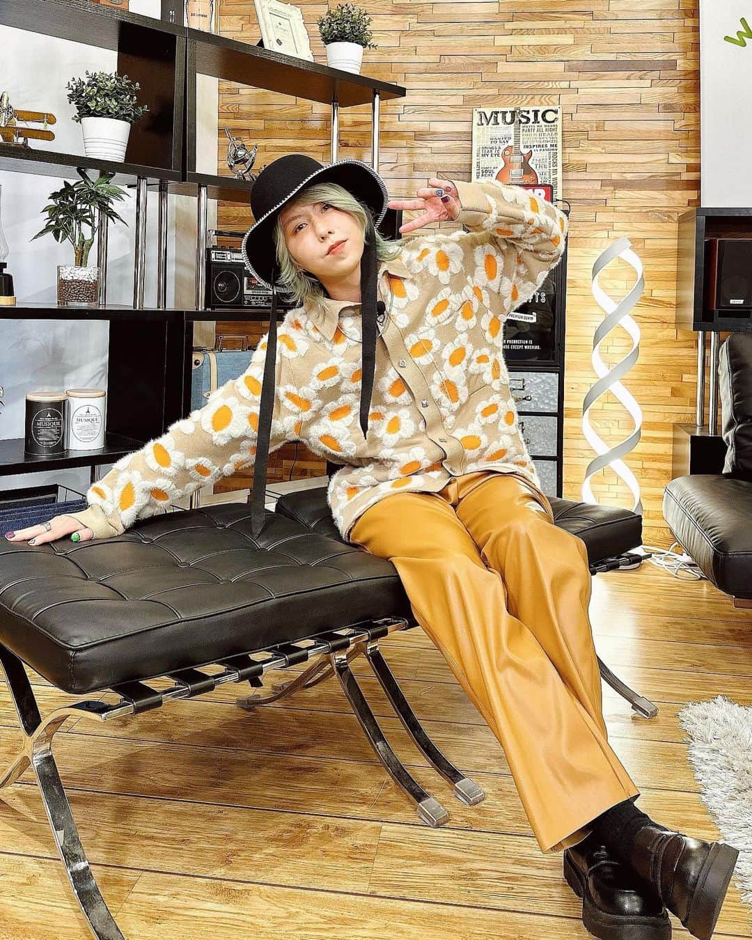 藤澤涼架さんのインスタグラム写真 - (藤澤涼架Instagram)「やほ！🎩🌼  「Welcome Back! Jam Land」Vol.7 もうみてくれたかな〜？？👀  Zeppツアー中に皆からもらったアンケートをもとに、3人でおしゃべりしてるよん◎  Jam Landの動画は、ファンクラブ『Ringo Jam』からみれるよ〜！😋  #MrsGREENAPPLE #JamLand」2月4日 12時00分 - ryoka_fujisawa_mga