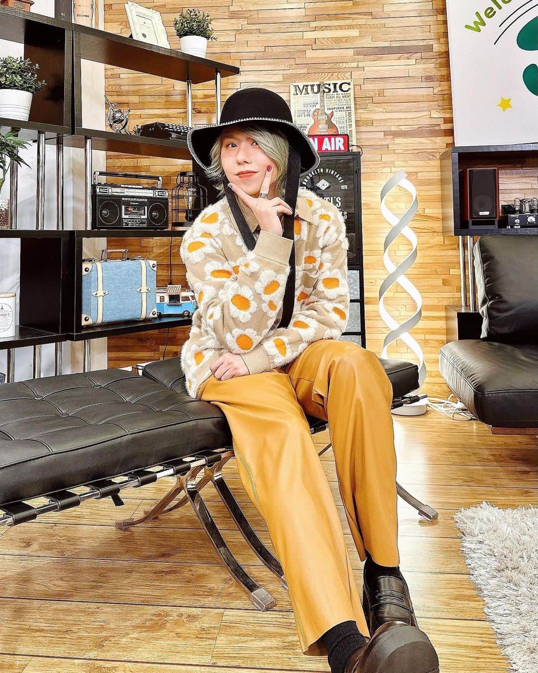 藤澤涼架さんのインスタグラム写真 - (藤澤涼架Instagram)「やほ！🎩🌼  「Welcome Back! Jam Land」Vol.7 もうみてくれたかな〜？？👀  Zeppツアー中に皆からもらったアンケートをもとに、3人でおしゃべりしてるよん◎  Jam Landの動画は、ファンクラブ『Ringo Jam』からみれるよ〜！😋  #MrsGREENAPPLE #JamLand」2月4日 12時00分 - ryoka_fujisawa_mga