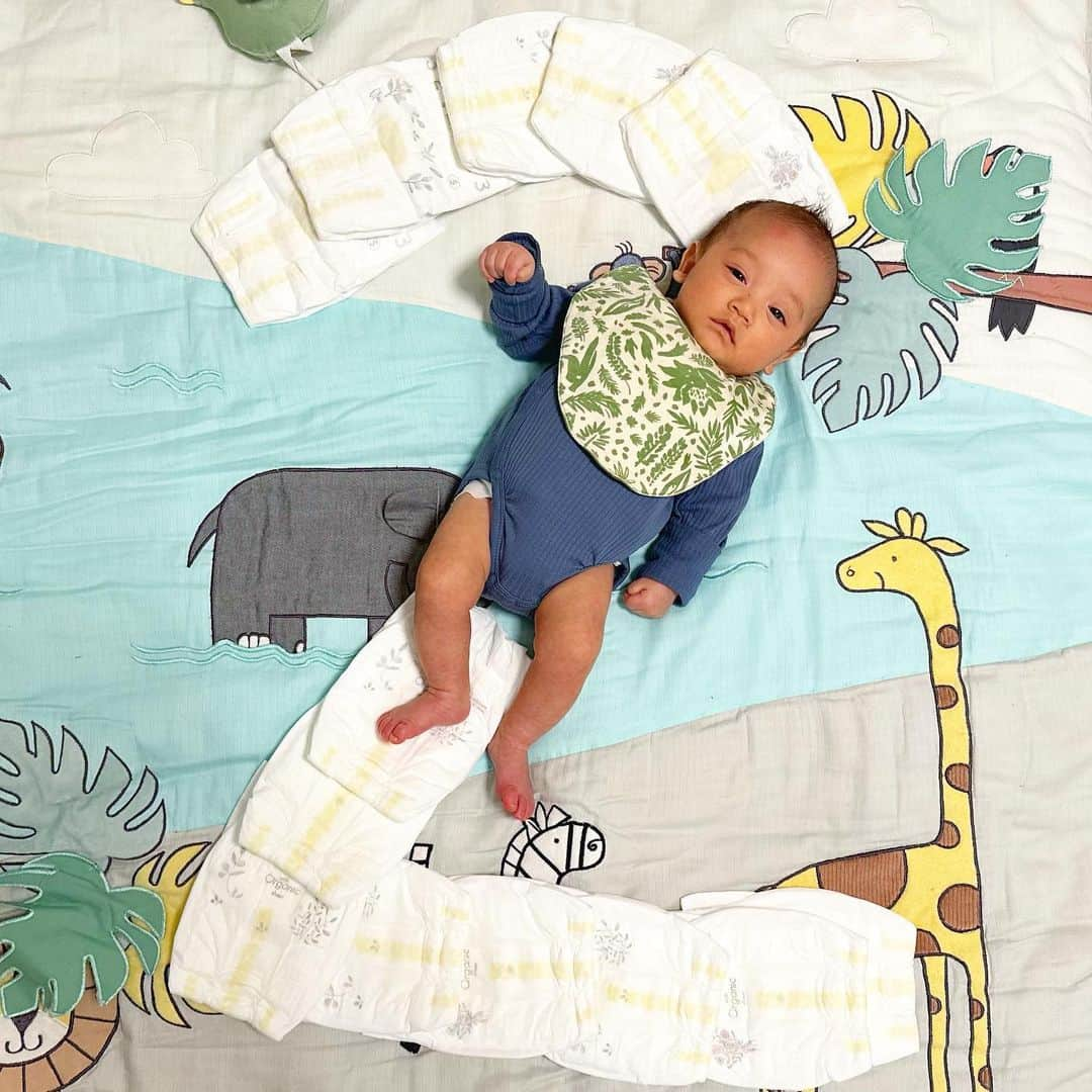 高橋ユウさんのインスタグラム写真 - (高橋ユウInstagram)「2months old!!  Rinju♡ #rinjugram  すっかり子どもの写真しかアップしていませんが、元気です♡ いつもボサボサだから撮れてないだけです😂  YouTubeは更新してるからぜひ遊びにきてね🎈  #2ヶ月  #2ヶ月ベビー  #オムツアート」2月4日 12時10分 - takahashiyu.official