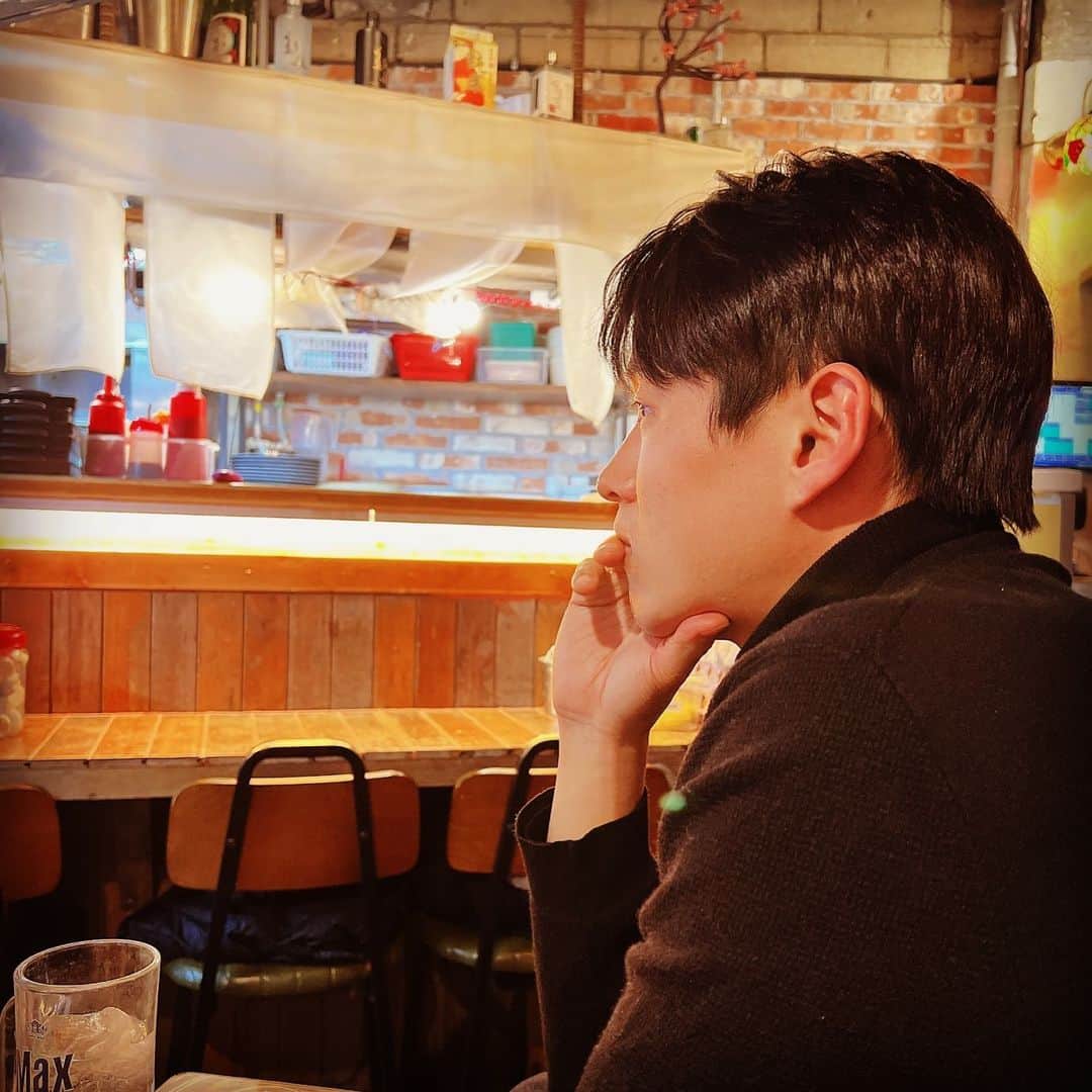 のインスタグラム：「🤔」