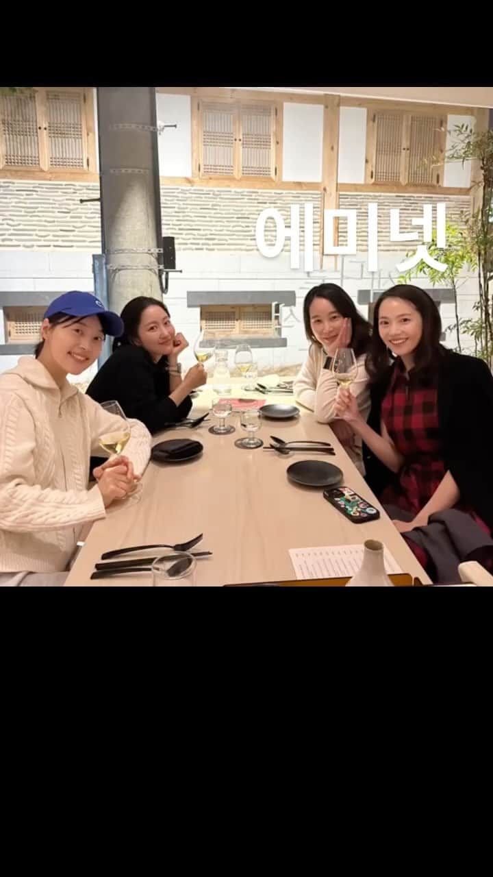 チョン・ヘビンのインスタグラム：「#에미넷 #랩베틀 문닫을때까지 끊임없이 귀하고 맛있는음식 넣어주시고 저희입은 거칠었지만 혀는 천국보내주신 @on6.5_seoul 감사합니다 증말 넘 맛있어요  에미넷은 어제 너무 즐거웠습니다🥰❤️」