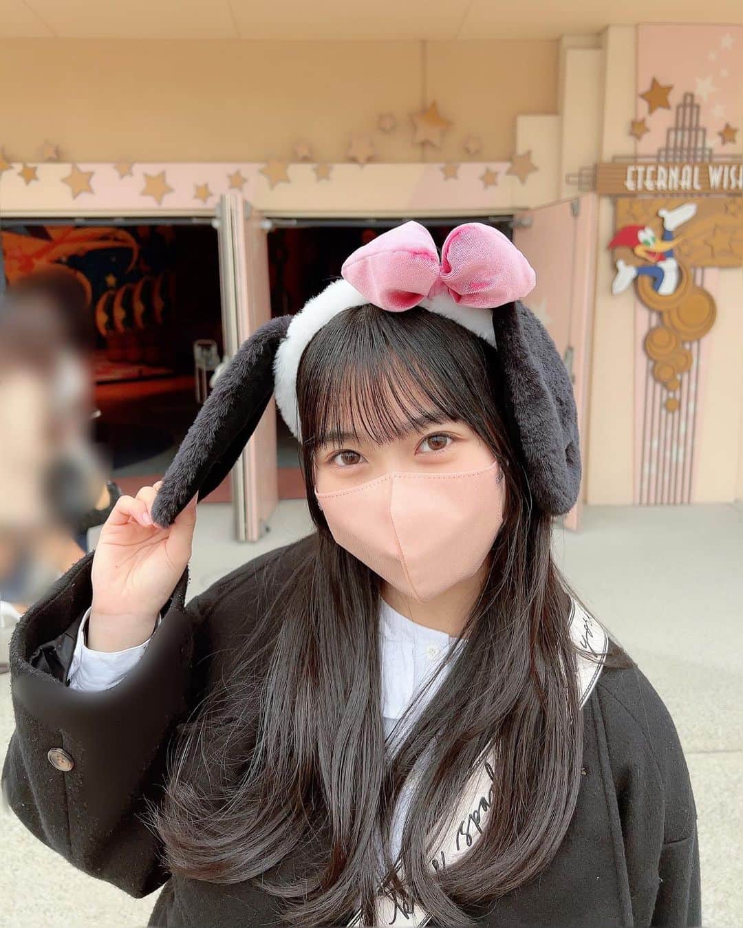 のインスタグラム：「🎀🤍🎶❔      ももちゃんとユニバ行ってきた〜♡ しあわせ( ´˘` )      #ユニバ」
