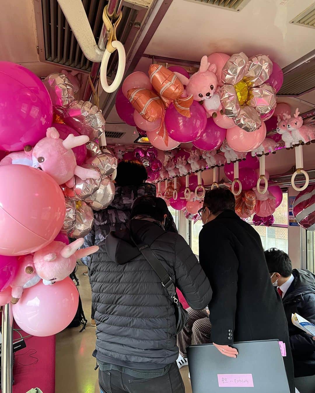 土屋伸之さんのインスタグラム写真 - (土屋伸之Instagram)「今日ラジオで話してた #銚子電鉄 #コラボしすぎ車両 昨日はお世話になりました。 #しおさい　旅も楽しかったです！ 犬吠埼の絶景を観に、良かったら是非皆さんも電車で」2月4日 14時11分 - tsuchiyawosagase