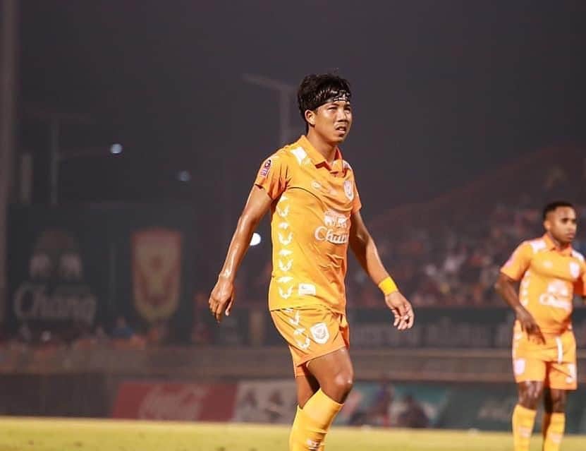 ジャキットのインスタグラム：「“ไม่มีวันวานให้แก้ไข แต่มีวันใหม่ให้แก้ตัว”⚽️👊🏼💪🏽🙏🏼👍🏼 #เวชภิรมย์ #คิดถึงคนบนฟ้า #IDIN #IRIN #JW6」