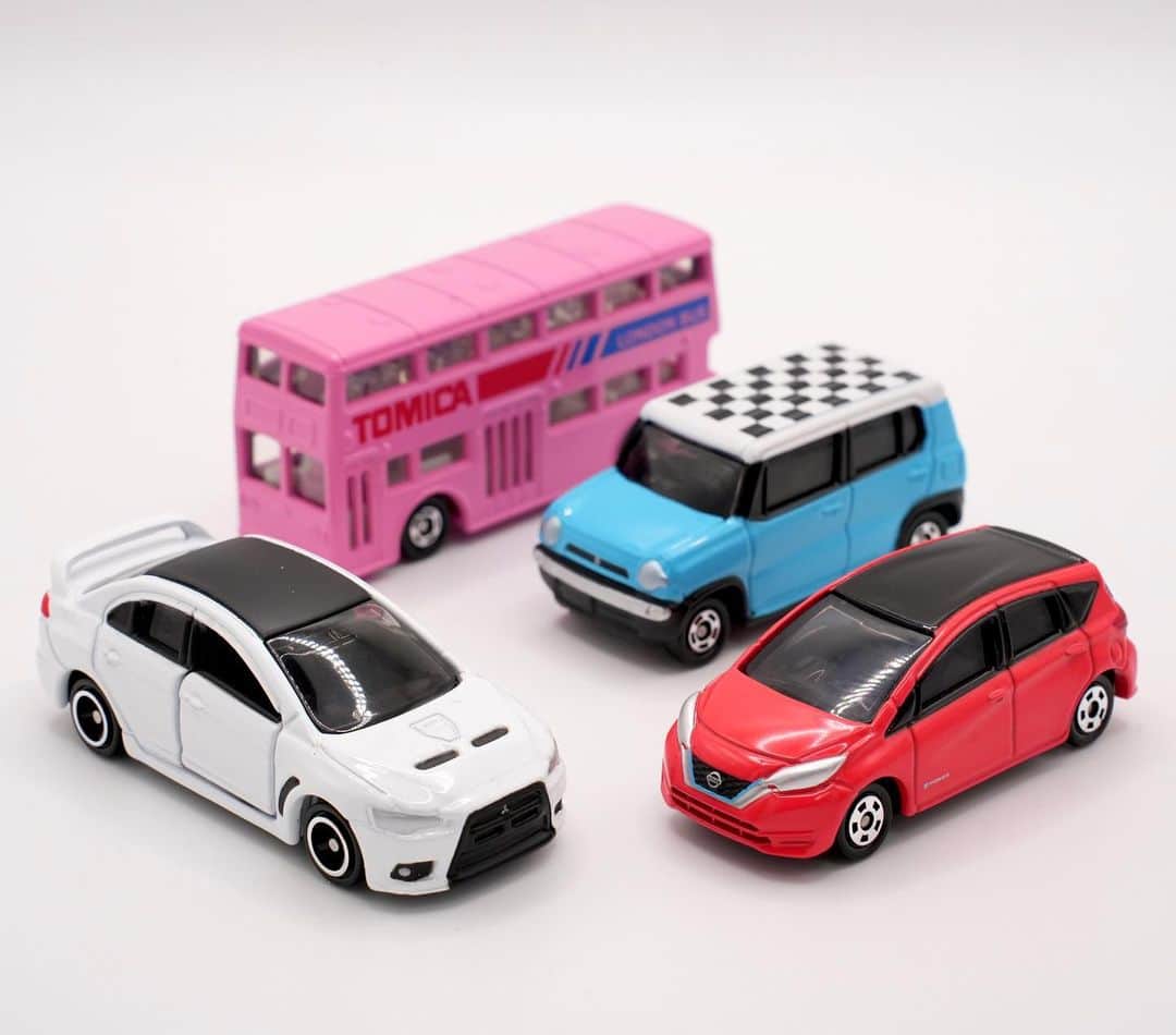 おもちゃんねるんのインスタグラム：「食玩のトミカマップBOX 標識セットと車種被るので買いそびれてたやつがあればこの機会に😊 マップはハコ展開型です！  #トミカ #tomica #ミニカー #おもちゃんねるん」