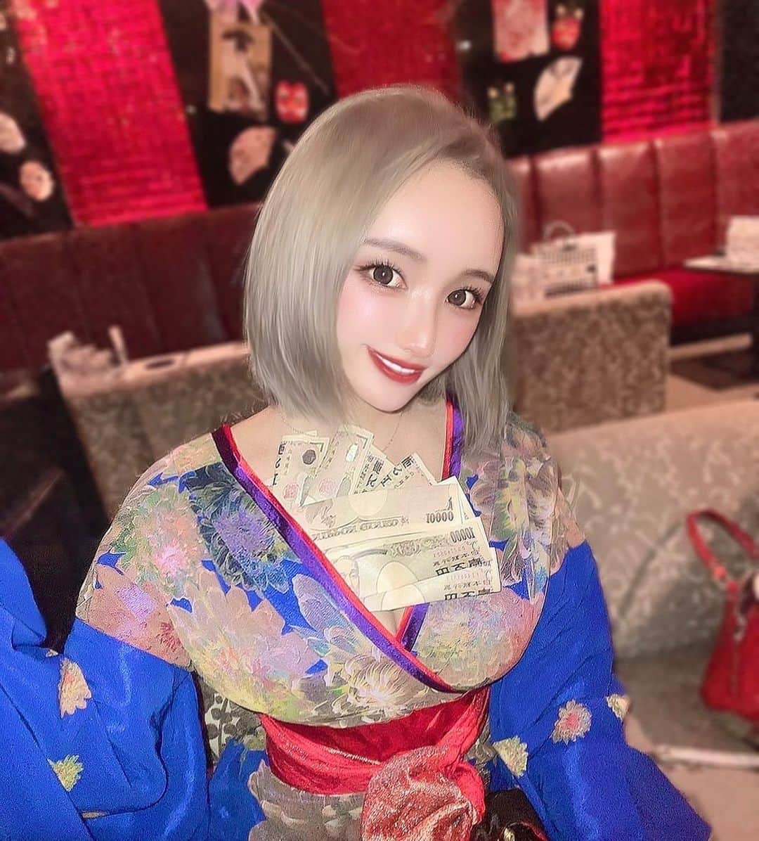 yurikaのインスタグラム：「👻👘💵」