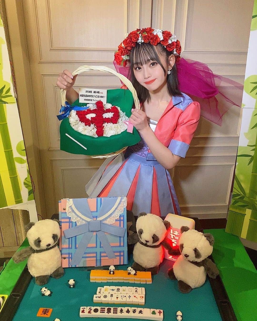 のインスタグラム：「‪‪❤︎ ‬2023.01.26‪‪ ❤︎ ‬遅くなりましたが、生誕祭ありがとうございました！！  KⅡ牌に、光るはたちまちゃん、3匹のパンダさん…！ 私の好きな物ばかりで溢れてました！  ディスプレイの国士無双十三面待ちとお花の中を一緒に撮ると完成という素敵なアイデアも嬉しかったです…☺️❤️‍🔥  花冠も妖精さんみたいでかわいい☺️🧚‍♀️💫  愛を沢山感じた生誕祭でした！ サイリウムも素敵でした✨  今年もまた新公演初のといういつもと違う生誕祭だったので、 来年は何が起こるか楽しみです笑  20歳の1年は自分らしく、アイドルとして輝けるように頑張ります！  大好きな麻雀ももっともっと沢山打ってアイドル界最強になれるように頑張ります🔥  20歳の私もよろしくお願い致します🙇‍♀️！   #idol  #SKE48 #生誕祭  #花冠  #麻雀」
