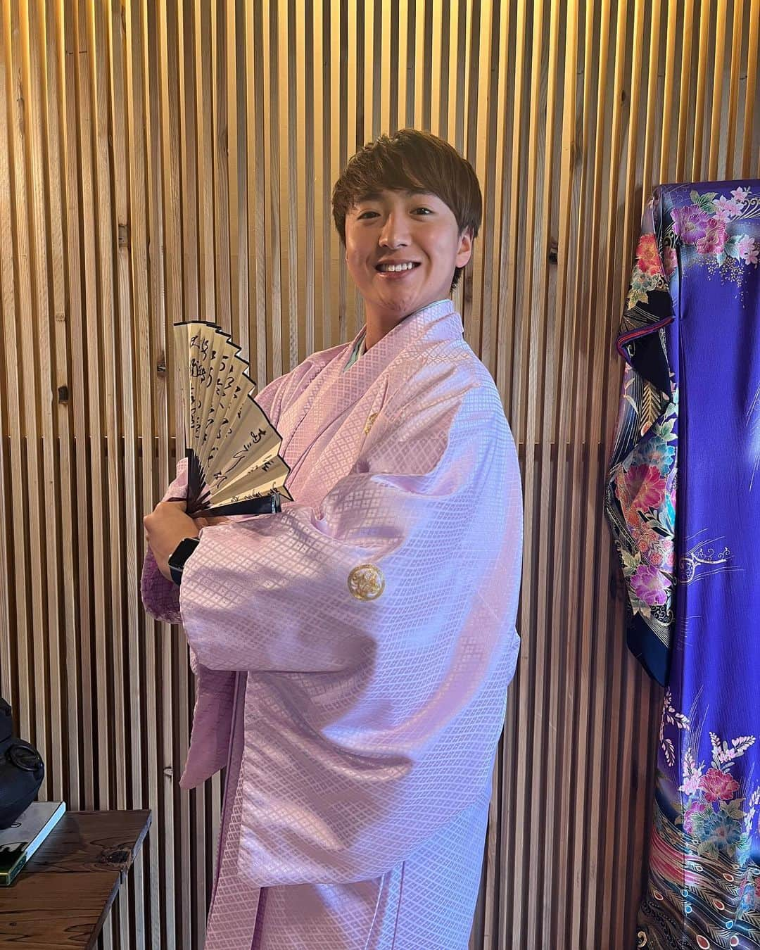 坂崎裕介さんのインスタグラム写真 - (坂崎裕介Instagram)「Pertama kali coba Kimono👘  Sekarang wasedaboys berkumpul di jepang🇯🇵 dan keliling jepang ya😙 aku pertama kali coba pakai kimono!!! Gimana guys cocok gak???🤔 udah pake hambok di korea🇰🇷 dan udah pake batik di indonesia🇮🇩. Tapi ternyata aku belum coba kimono di jepang😭😂🤣 kalo datang ke jepang, kalian juga coba pakai kimono yaaaa 🙌 Bisa merasa jadi orang jepang ya😂  #wasedaboys#yusuke#sebesty#kimono#jepang」2月4日 15時06分 - skzk_yusuke