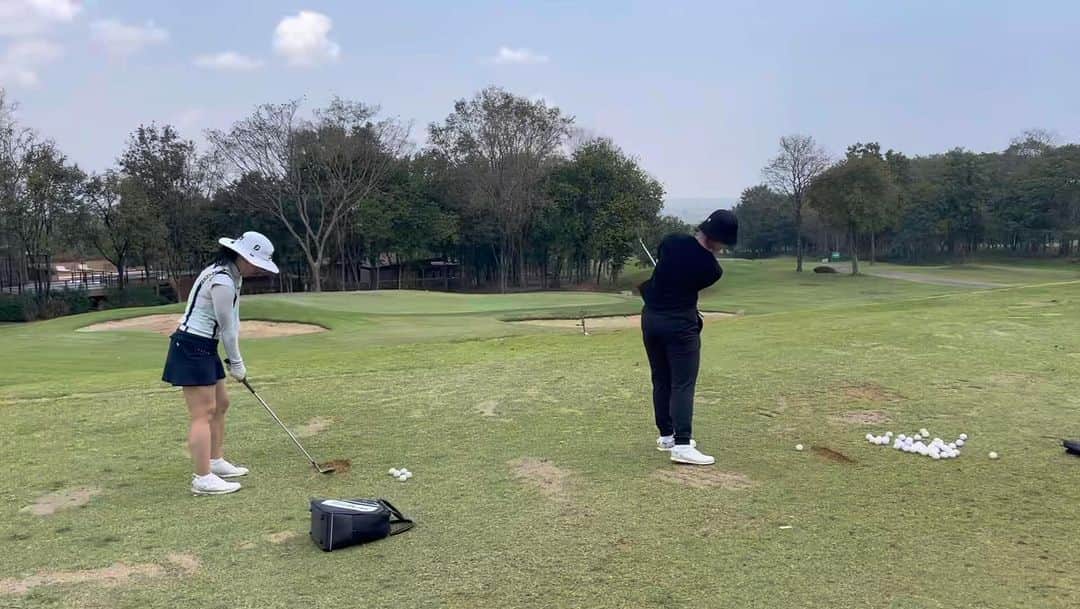 のインスタグラム：「Saturday practice~😎  With @team_kenny_golf_performance  @seoyoon_002」