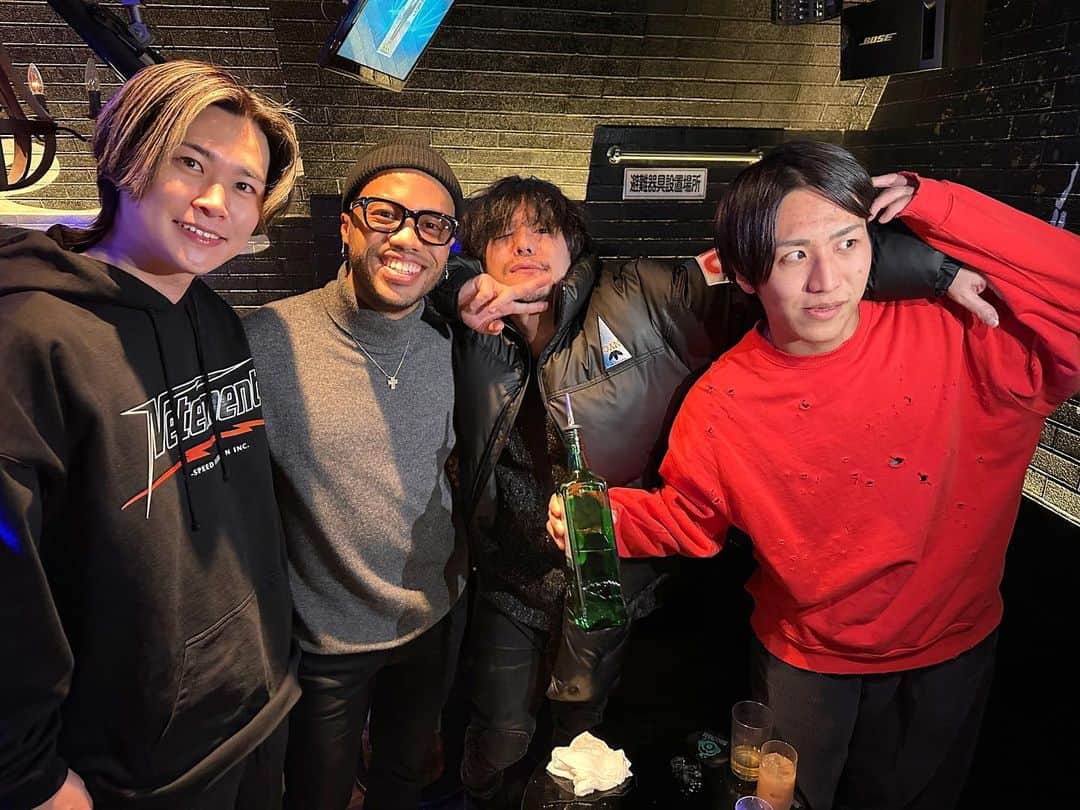 Richesのインスタグラム：「きゅーさんとイルマニア時代振りにお会いしました🙋‍♀️ めっちゃパリピ飲みするから、群馬でライブする時は気合い入れてたのが懐かしい😂w 色々な繋がりが出来て楽しい夜会でした✨✨ 皆さん、また飲みましょ〜❤️ ・ ・ #リチェス #パリピ #youtube #youtuber #金髪 #黒人 #ハーフ #番号教えて #由比ヶ浜 #tバック #歌舞伎町 #新宿 #東京 #入間 #埼玉 #ガーナ #新潟 #一人暮らし #ミニマリスト #丁寧な暮らし #tokyo #japan #ghana #love #followback #instagramers #tweegram #photooftheday #amazing #smile」