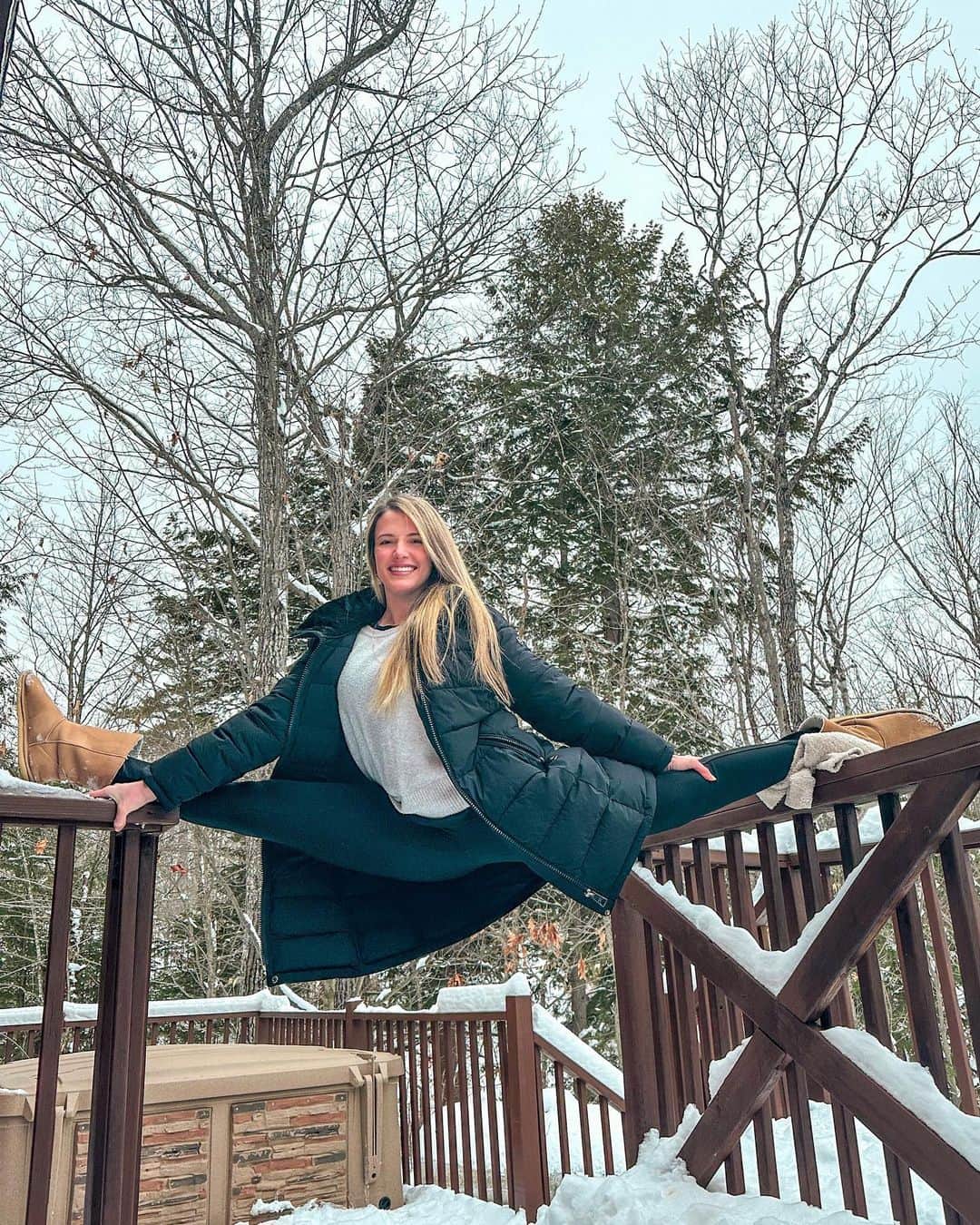 ナターリア・ガウジオのインスタグラム：「Uma foto para fazer jus ao clima bem “tranquilo” que chegou aqui em Boston… -22° graus celsius com sensação de -32° por conta de uma frente fria do Ártico!! Podem ser as temperaturas mais baixas registradas na história!! Congelanteee!!🥶❄️☃️✨🇺🇸💙 #cold #winter #boston #freezing #artic #snow #massachusetts #snowstorm」