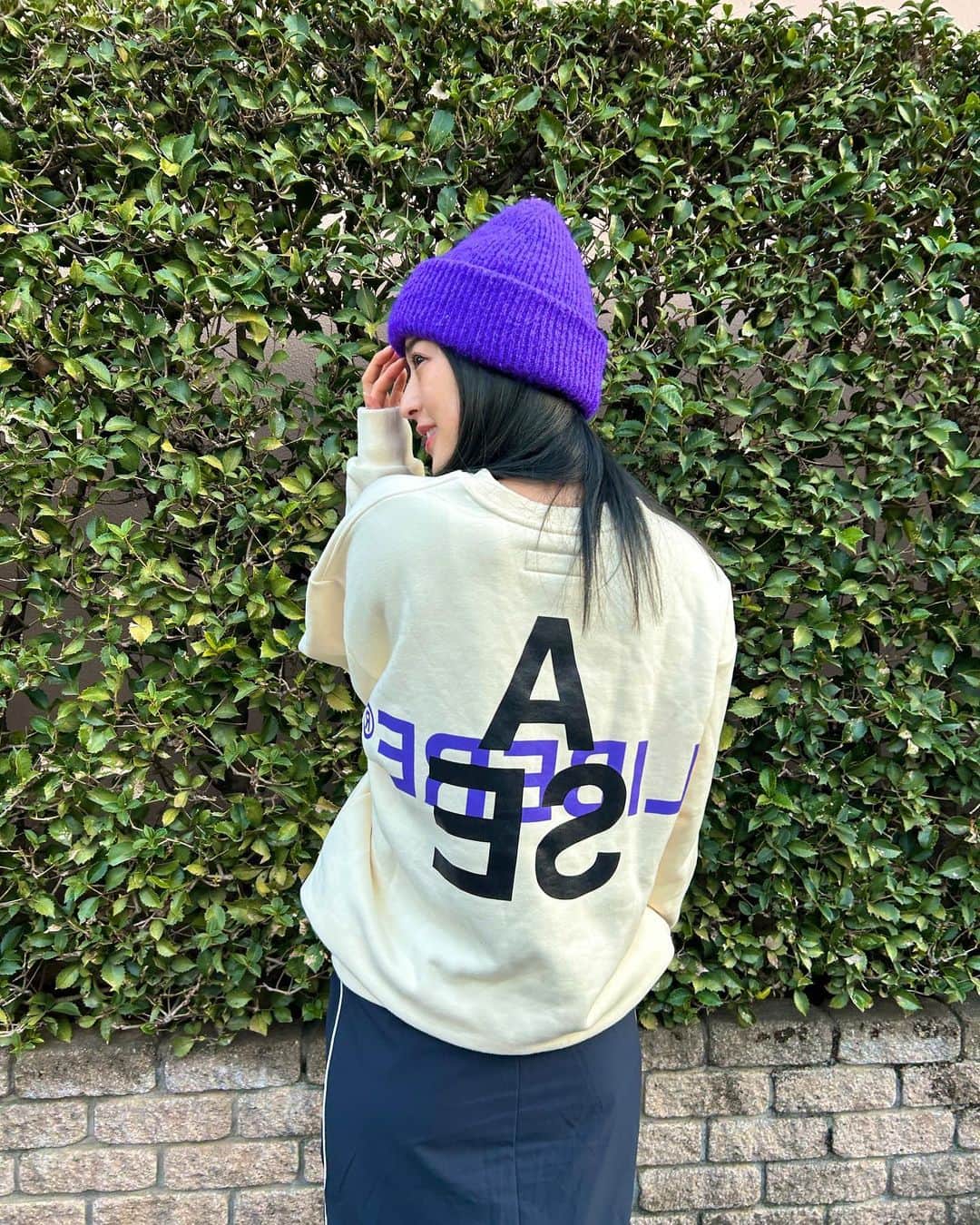 青野楓のインスタグラム：「💜 「同棲しててもうお洋服貸し借りしまくってる彼女のデイオフ」  タイトル by @sashidemizuki   妄想が進みすぎてる🤔笑 いつもタイトル考えてるらしいです。  #kaede626style #outfit #windandsea」