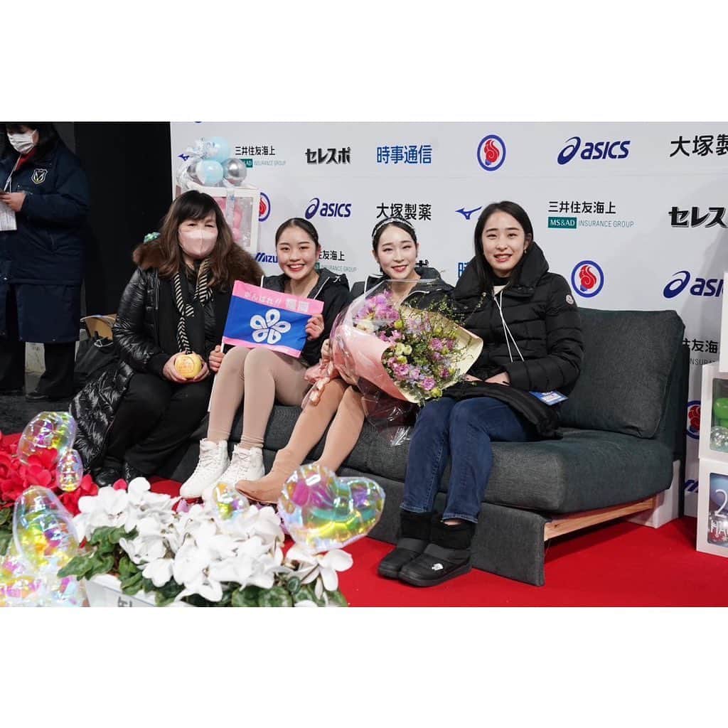 竹野比奈のインスタグラム：「11回目の国体⛸ 15歳から25歳まで福岡県から出場させていただきました🍓  最後は6つ下のマリアちゃんと一緒に出れると思ってなかったな〜笑 マリアちゃんありがとう💗  素敵すぎるバナーありがとうございます💗💗  #祝りんごと花束にびっくり #八戸寒すぎた #last全九州」