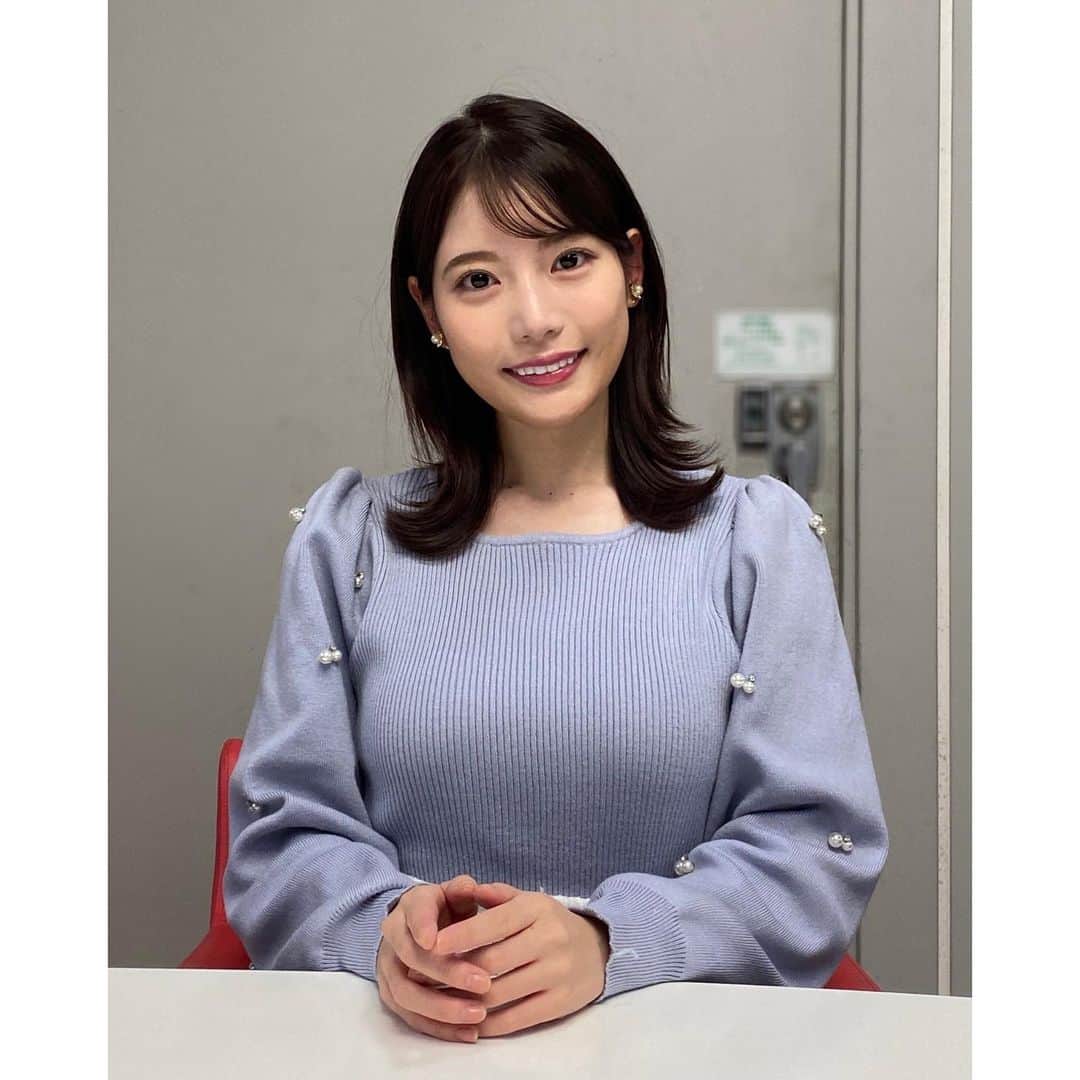 竹俣紅のインスタグラム：「☀️ 今週もありがとうございました！ ⁡ 今週は、パールのついた衣装が多かったです✨ ⁡ 2枚目、天井に何かあった？！ 何でしょう？笑 ⁡ ⁡ 寒い日が続くので、 『めざまし8』の #LifeTag で紹介したホットカクテルが飲みたくなりますね。 作ってみようかな〜☺️ ⁡ ⁡ #お天気の内容に沿って #動いてくれる #ガチャピン #ちょっと #かくれんぼしちゃう #かわいい #ガチャピン #💚💕 #イット ⁡#めざまし8」