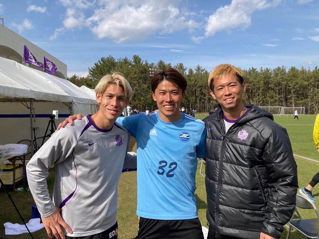 太田宏介さんのインスタグラム写真 - (太田宏介Instagram)「『再会』 昨年末のイベント以来の再会！ いつ会っても話が弾むね。 同世代の活躍はめちゃくちゃ刺激になる🔥 最高の仲間だ！ #塩谷司  #佐々木翔  #太田宏介」2月4日 19時09分 - kosuke_ota_official