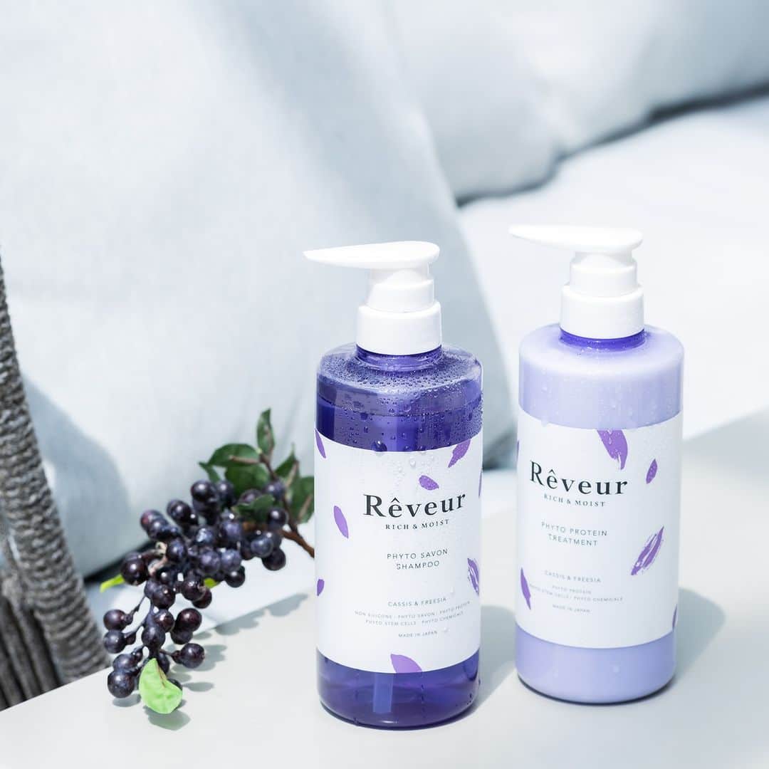 Rêveur(レヴール) のインスタグラム：「今日は『立春』🌸  冬の終わり・春の始まりを意味する立春✨  凍えるような寒さと乾燥が続きますが、 温かい春の兆しを感じるのもあとわずか...  芯から温め、保湿ケアを入念にして春を迎えましょう🌷  @reveur_official @reveur_shopmap #レヴール #reveur #フィトプロテイン #プロテインシャンプー #ヘアケア #たんぱく質 #プロテイン #プロテイン女子 #ノンシリコンシャンプー #植物性たんぱく質 #ツヤ髪 #艶髪 #美髪 #ダメージケア #保湿 #ヘアケア用品 #頭皮ケア #サラサラ #幹細胞コスメ #植物性 #美髪細胞 #シャンプー #トリートメント」