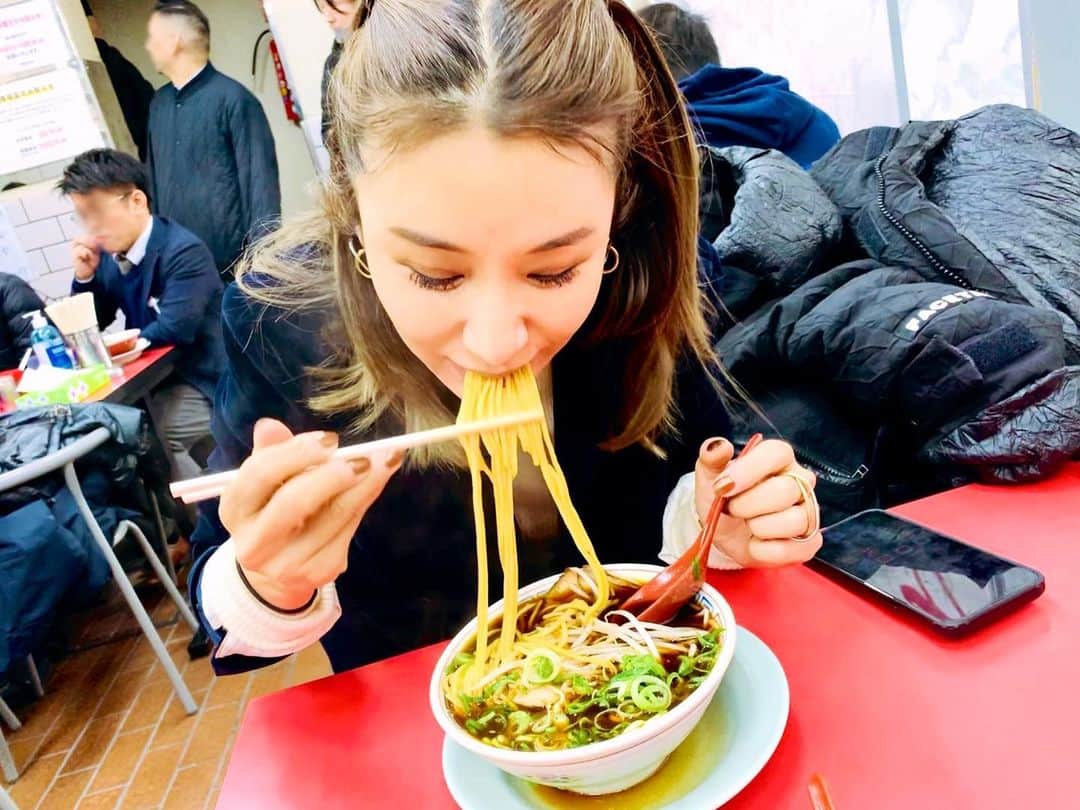 のインスタグラム：「新福菜館さんでラーメン爆食い❤️ 気にしない日は気にしない‼︎ という日々の連続の最近。やば😂」