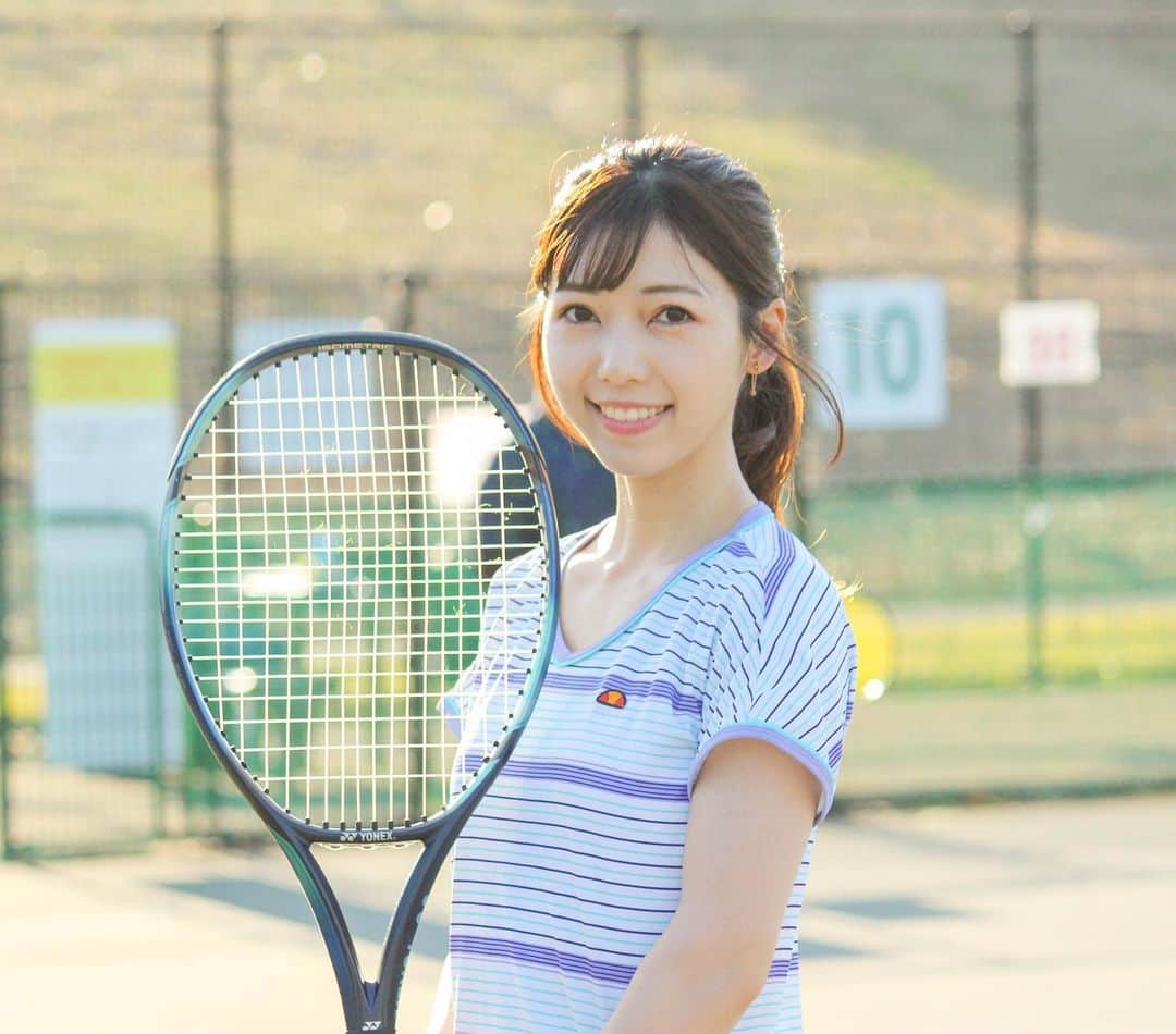 川又智菜美のインスタグラム：「本日2月4日で29歳になりました！！ ⁡ 沢山のお祝いメッセージ ありがとうございます😭🤍 とっっても嬉しかったです！ ⁡ 20代ラスト！思いっきり楽しんでいきたいと思います🤭 ⁡ そして皆さんに出してたクイズ👏 自分への誕生日プレゼントは…🎁 ↓↓↓ ⁡ 新しい【テニスシューズ】でした🎾！！ 皆さんテニス用品を中心に予想しててさすがだなぁと😂 ⁡ 次の試合のためにそろそろ買い替えたいなぁと スポーツショップをウロウロしていて この淡い紫に一目惚れしてほしい！！となりました。 1枚目の写真のウェアの色と似てるので 合わせてコーディネートするのが楽しみ☺️ ⁡ 今日早速履いたのですが、 前のシューズもう寿命だったのだなぁと🤣 靴底のグリップ力が新品は違いました！笑 ニューシューズでどんどん走って どんどんボールとるぞ〜✊ そしてどんどん強くなるんだ〜！！ ⁡ #誕生日 #birthdaygirl  #テニス #テニス女子」