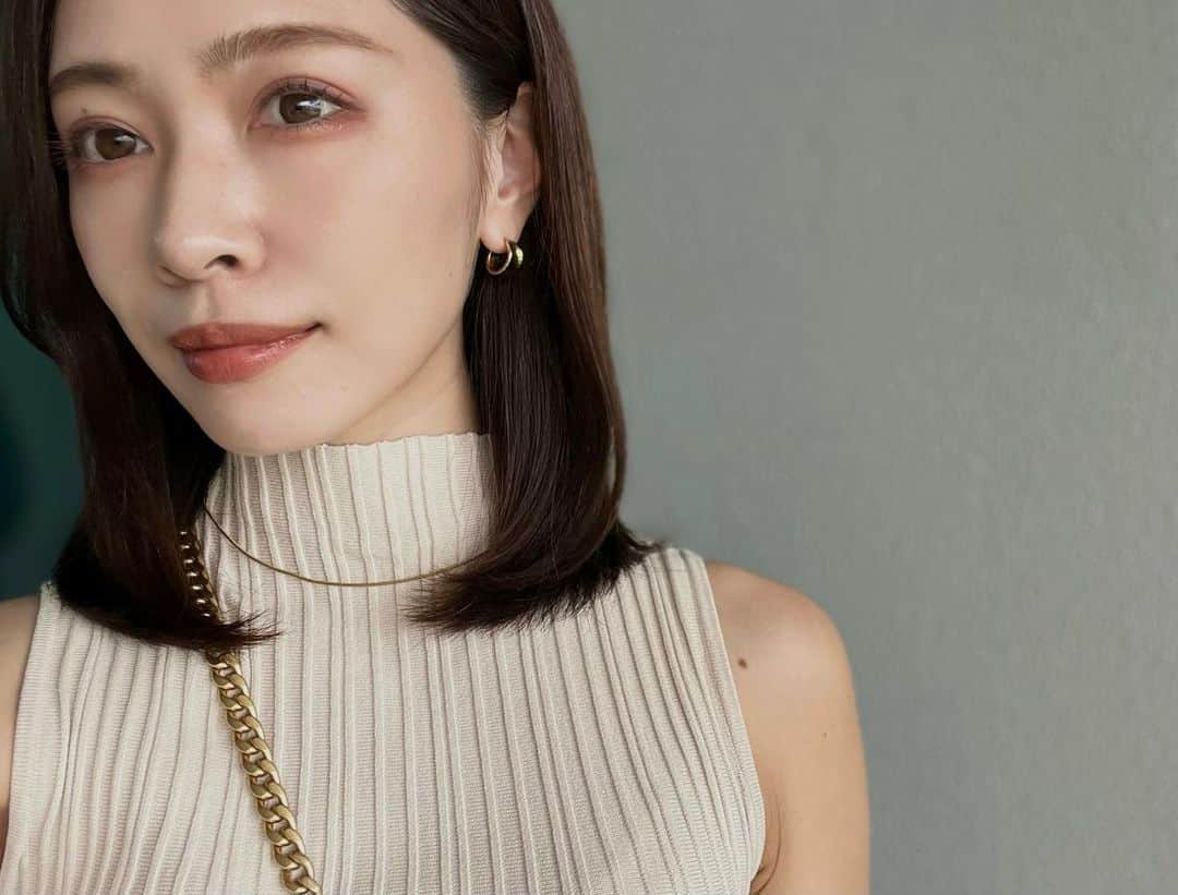 石黒美帆のインスタグラム：「. ⁡  小ぶりながら存在感があって 毎日のように付けてるピアス‥✨ ⁡ @aletta_jewelry_official  ⁡  ⁡旅先でも。♡  ⁡ #alettajewelry #ファッション#春コーデ#春服コーデ#アラサーコーデ#ゴールドピアス#ゴールドアクセサリー」