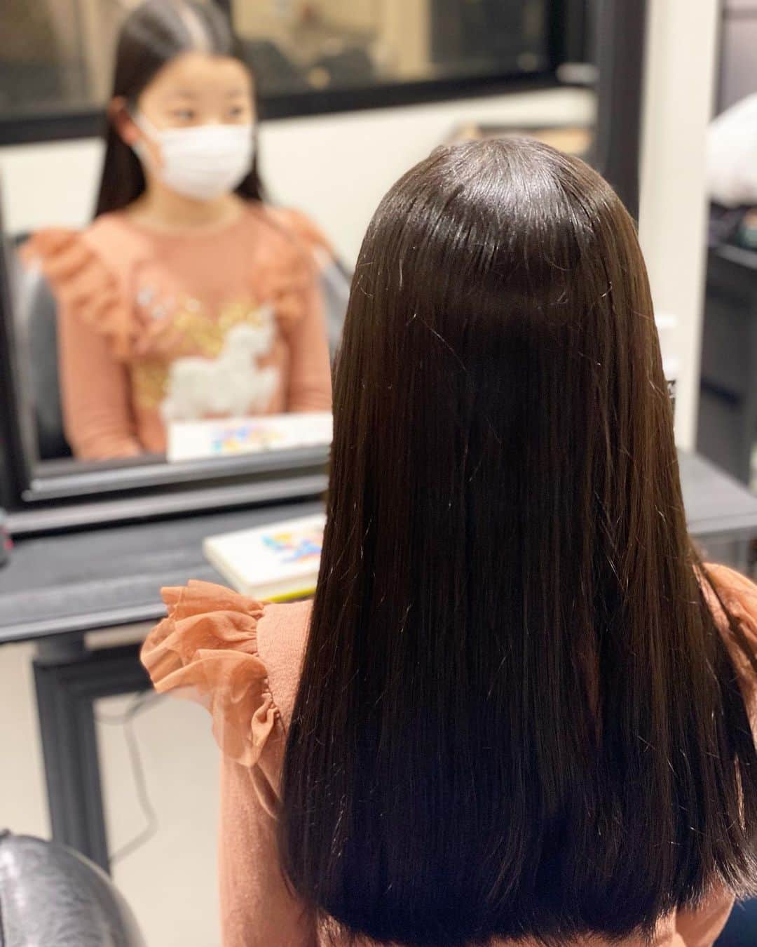 のインスタグラム：「なゆの サラサラのロング憧れる〜 久しぶりに大分?切りました。 #9歳女子」
