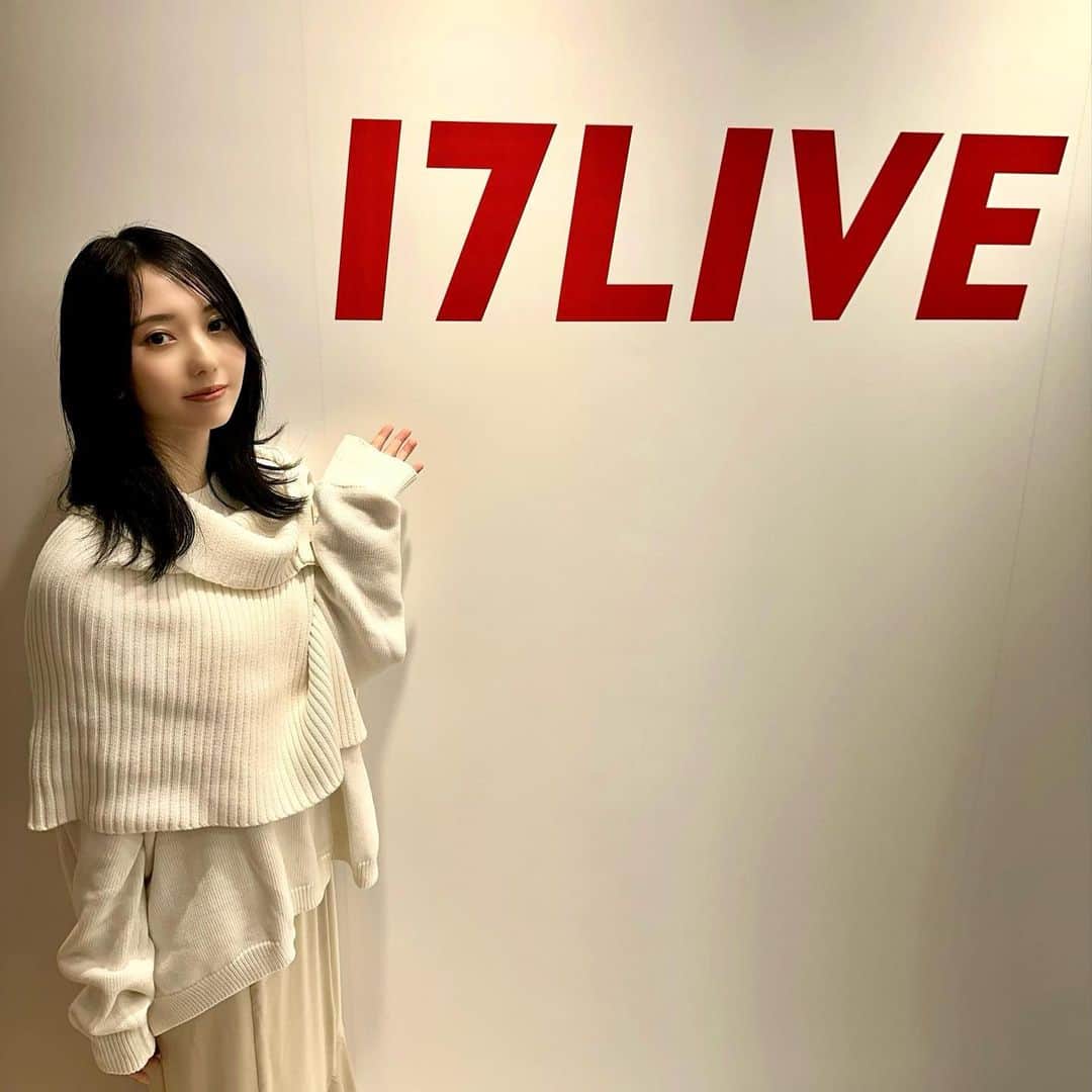 漆畑瑠菜のインスタグラム：「久々本社行ってきました!! 公式配信見に来てくれた方ありがとう♡  そいや今月で17live暦4年半迎えた🙋‍♀️ ・ #17live#ライブ配信#ライバー」