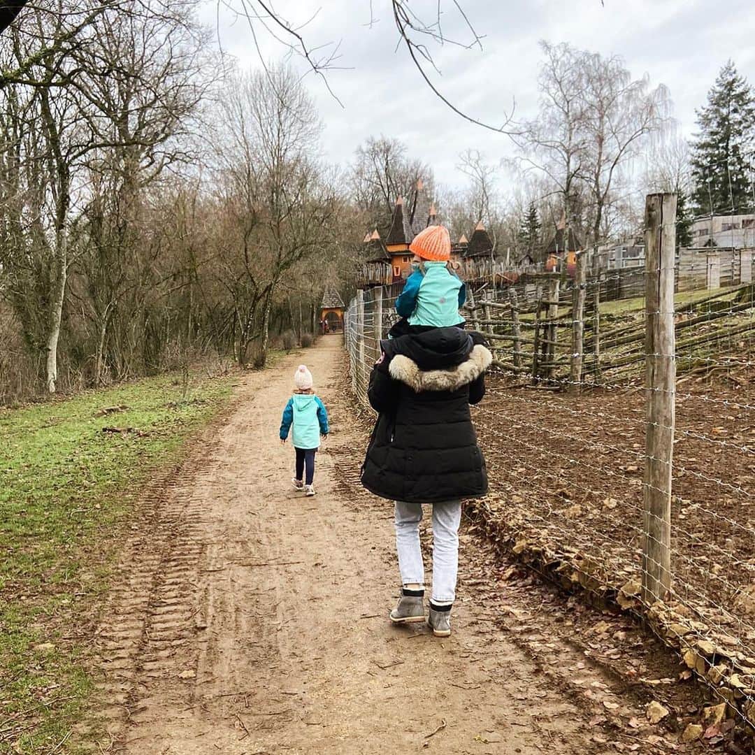 マンデイ・ミネラのインスタグラム：「Our happy place 🥰🤩 Eist Doheem #nonnomario #gaalgebierg #escherdéierepark @icicestesch」