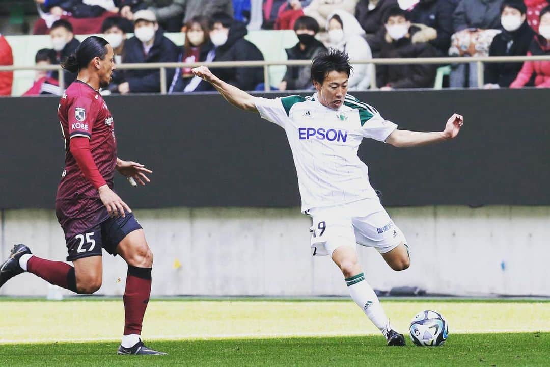 渡邉千真のインスタグラム：「PSM⚽️＠神戸 . 松本山雅FCサポーターの皆さん神戸まで応援ありがとうございました📣 . ヴィッセル神戸サポーターの皆さん試合後チャントと大きな拍手で迎えて頂きありがとうございました👏あのチャントは一生涯忘れる事はありません。また皆さんに会えるように頑張ります！ . #psm  #matsumotoyamagafc  #松本山雅fc  #visselkobe  #ヴィッセル神戸  #素晴らしい応援ありがとうございました  ##渡邉千真  #49」