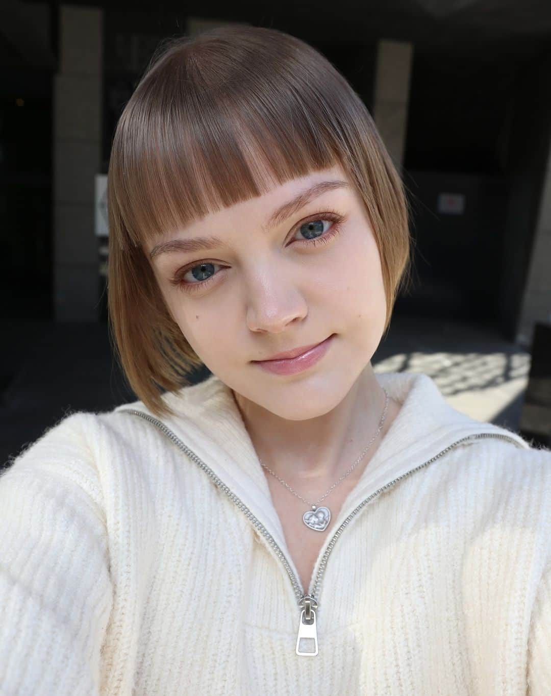 ダコタ・ローズ（ダコちゃん）のインスタグラム：「新年いかがお過ごしでしょうか〜？ 私は引っ越したり風邪引いたりとかでバタバタしてたけどやっと落ち着いた。 今年楽しみにしてることたくさんあるんだよ！」