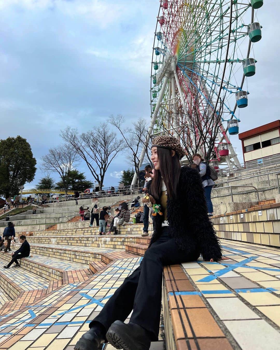 山尾梨奈さんのインスタグラム写真 - (山尾梨奈Instagram)「〻 わたしの記憶が正しければ、 小学生ぶりにひらパーへ行きました！ 思い出通りに昔のままアトラクションがあってびっくり グッズも着けてしっかり遊びました🎢🍃」2月4日 20時54分 - yamarina_1210