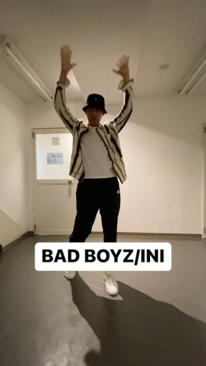 福本義久のインスタグラム：「【BAD BOYZ/INIダンスカバー】 ⁡ #INI #BAD_BOYZ #kpop #dance #dancecover #MINI #INIdancecover #Awakening #木村柾哉 #髙塚大夢 #田島将吾 #藤牧京介 #尾崎匠海 #西洸人 #松田迅 #許豊凡 #池﨑理人 #佐野雄大 #後藤威尊   ダンスの先生→ @kaorimuraoka0710  ありがとうございます🙇‍♂️」