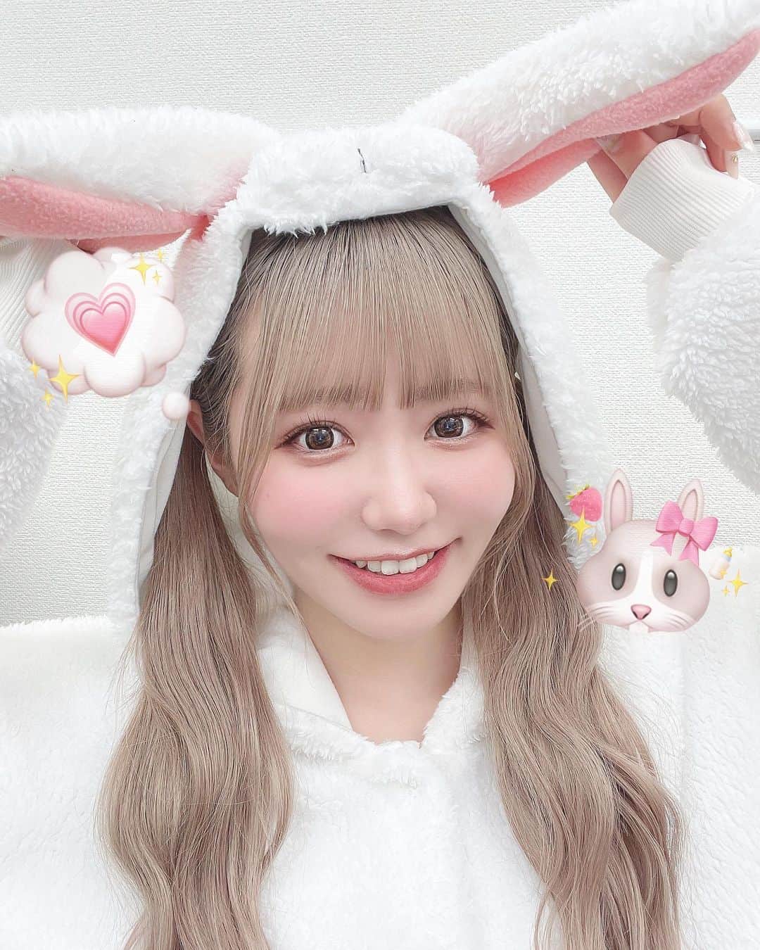 のインスタグラム：「୨୧ はやく会いたいね‪- ̗̀ ꪔ̤ ̖́-‬ ・ ・ ・ ・ ・ #圧倒的天使  #うさぎ」