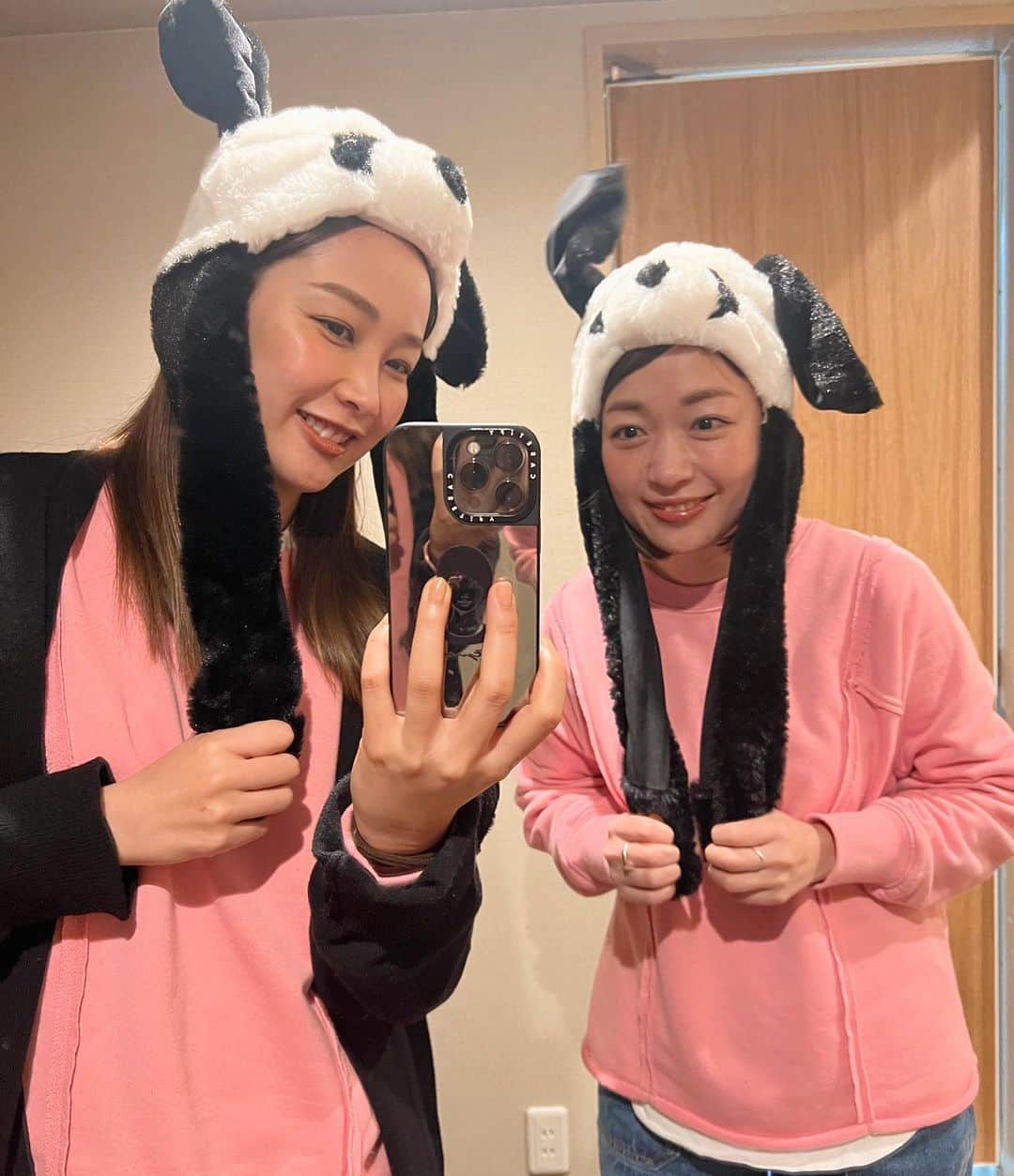 のインスタグラム：「こないだの小雪さんとの長崎旅🐼 中華街に行きたくて（紹興酒呑みにね）長崎にしたんだけど、ランタンフェスティバルもやっててきれいだった🤦🏽🔥 そしてその様子をYouTubeにアップしたので お時間ある時によかったら🐼🐼🐼  #これは中華街に入ってすぐ買ったパンダ帽子 #耳うごく」