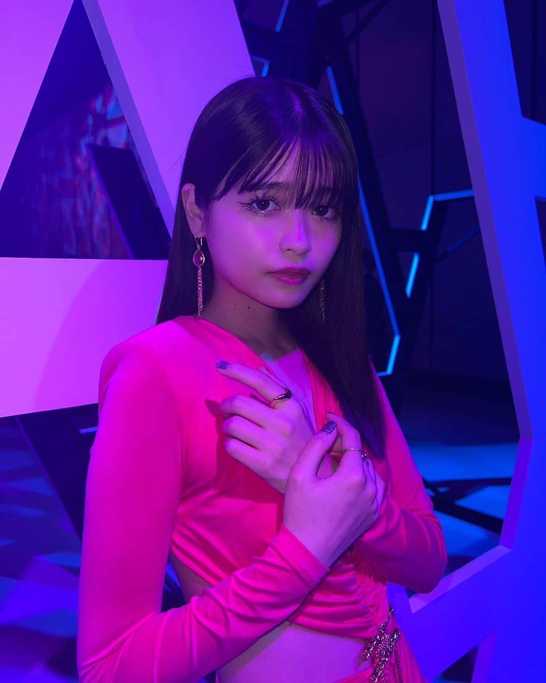 景井ひなのインスタグラム：「_ 先日、TikTok for Business Japan Agency Awards 2023の ゲストMC、プレゼンターを務めさせて頂きました☺︎ その際に身につけていた素敵なドレスとジュエリーたち🪐」