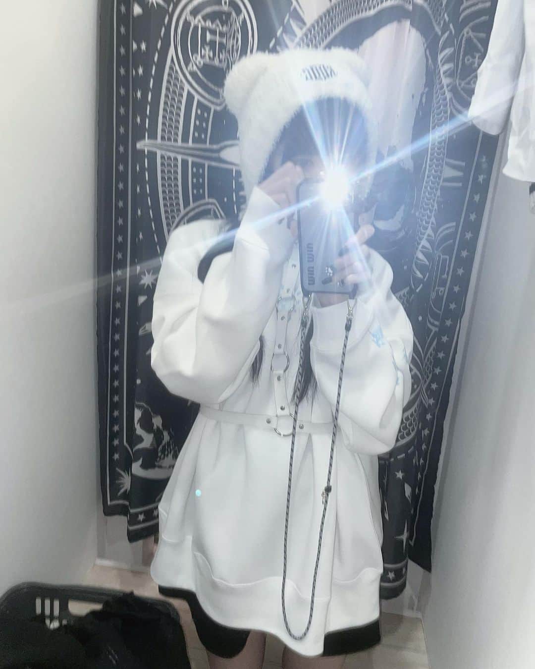 パン・ルナリーフィのインスタグラム：「にゃん  ・  ・  ・  #ツインテール #bluehair #ヘアカラー #ヘアアレンジ #アイドルヘア  #地雷 #量産型 #アイドル #派手髪  #水色#メイク #純欲メイク #l4l #instagood #毎日メイク #ootd #ジラジョ #キャンマジ #カラコン #青コン #黒コン #f4f #kawaiigoth #アイドル衣装 #cosplay #cosplayer #衣装 #青髪 #bluehair #메이크업 #化妆」
