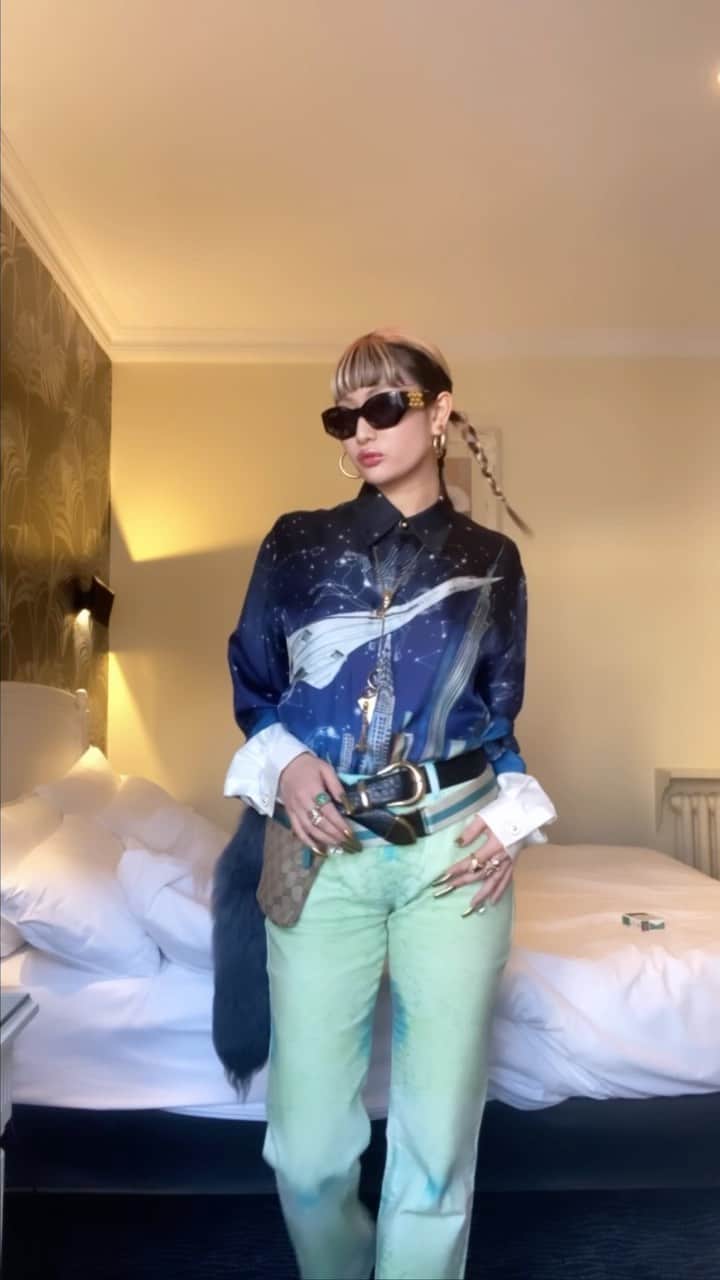 moanaのインスタグラム：「@casablancabrand #PFW show day🍊 #parisfashionweek   shirts @casablancabrand  pants #vintage  sunglasses #vintage @versace  bag #vintage @gucci  belt #vintage  #ootd#fashion#outfit#reels#reel#instagram#newreels#reelsinstagram#ootd#style#styling #reelvideo#pfwmenswear#paris」