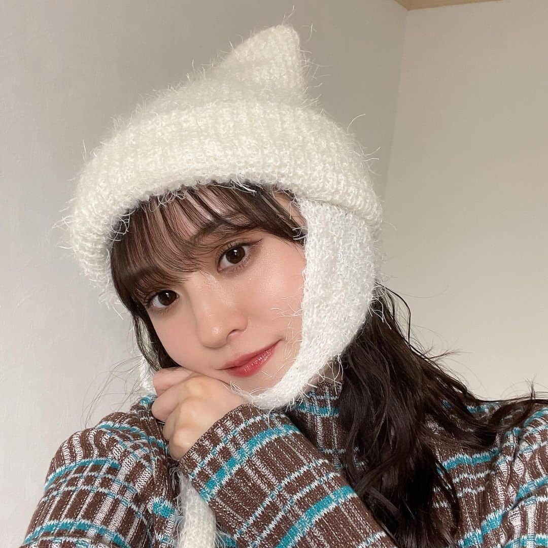 咲良菜緒さんのインスタグラム写真 - (咲良菜緒Instagram)「この冬新入りの帽子しれっと紹介 この白いネコニット。🐈  なんかこの顔私じゃないみたい！！  トークトリップありがとうございましたっ！ また笑い疲れた🤣」2月4日 21時59分 - nao_sakura_official