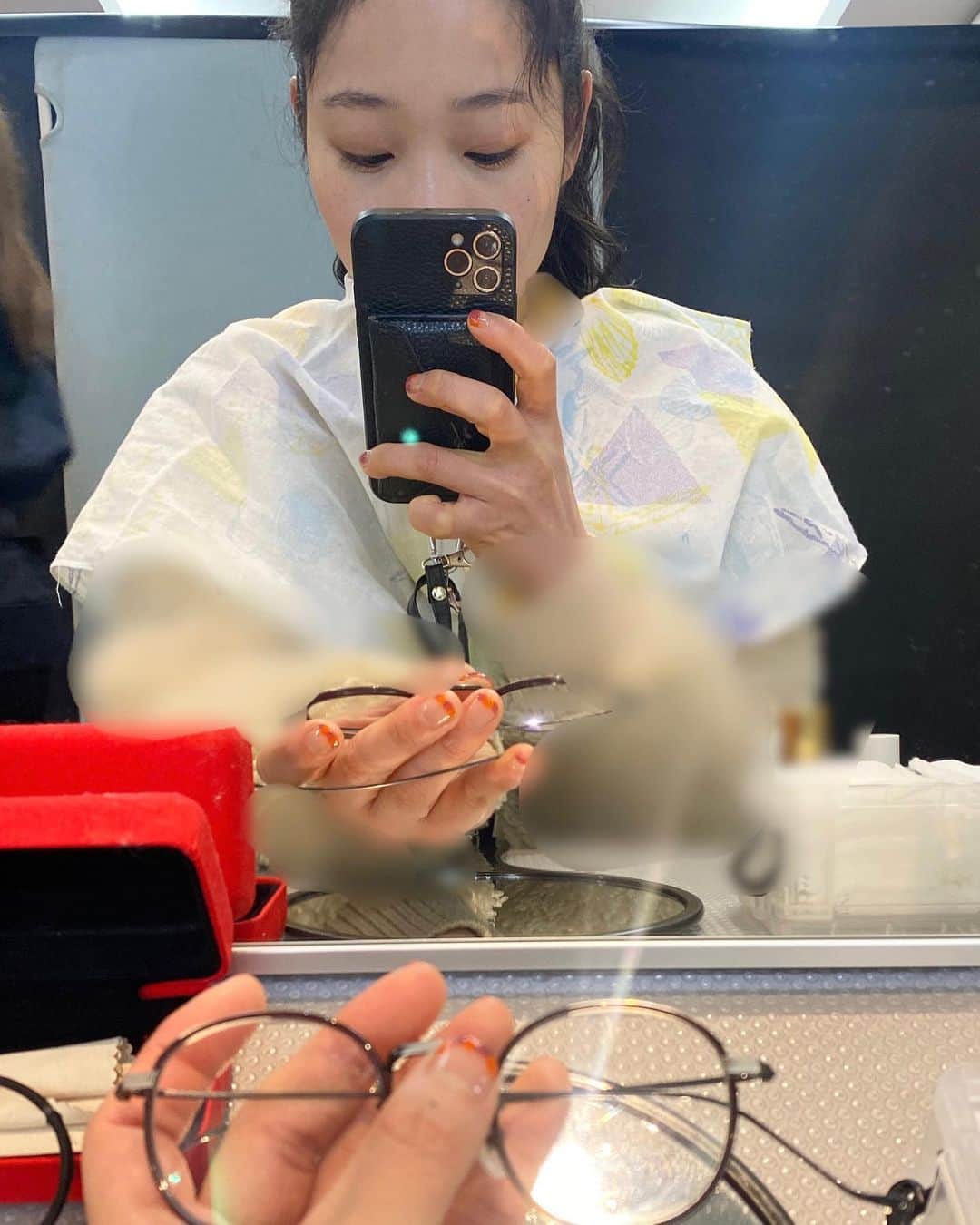 斎藤なりのインスタグラム：「本日もお疲れ様でした🍂 #衣装になりがち私物メガネ」