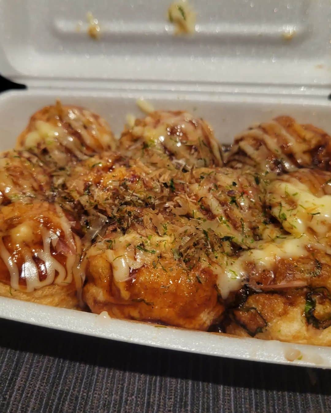 溝口琢矢さんのインスタグラム写真 - (溝口琢矢Instagram)「. 2023-2024カレンダー “みぞたび”～伊勢・志摩編～  発売記念イベントin心斎橋 (HMV&BOOKS SHINSAIBASHI)  終わるのがあっという間すぎて…… 正直なところ半日では喋り足りない気持ちがありますが、これは来週の東京のために取っておこうと思います……😏  改めまして、イベントにお越しくださいましてありがとうございました！お渡し会は一瞬でしたが、カレンダーはじっくりとお楽しみ頂けたら幸いです。  そして大阪お邪魔いたしました！ 皆さまもお気をつけてお帰りくださいませ～！🙃  #溝口琢矢 #みぞたく #みぞたび #心斎橋」2月4日 22時00分 - mizoguchi_takuya_official
