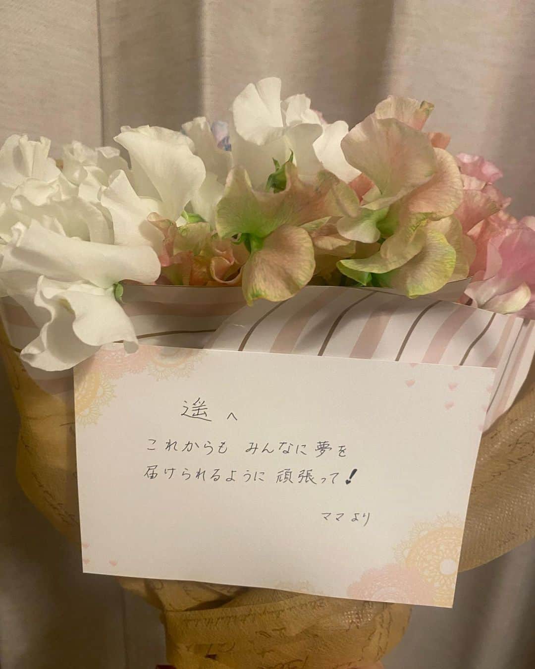 はるちろさんのインスタグラム写真 - (はるちろInstagram)「お母さんからのサプライズプレゼント🌸ありまと🫶 #blooming」2月4日 22時14分 - 123haruchiro