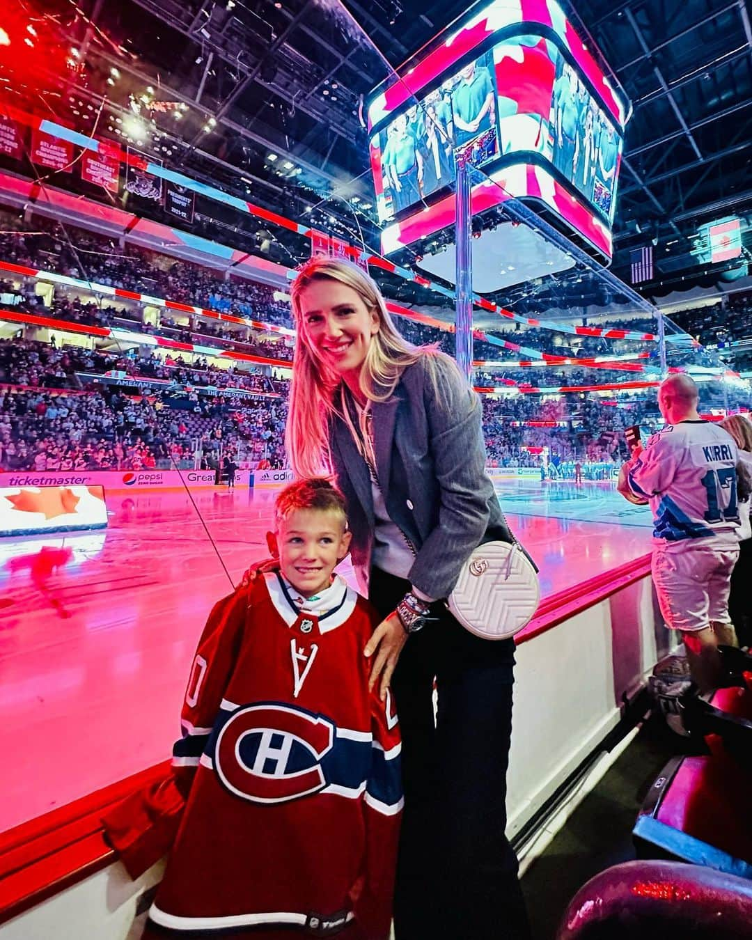 ビクトリア・アザレンカのインスタグラム：「We ❤️ sports  All star weekend with Leo  Thank you @nhl  It was a lot of fun 🥅 🏒」