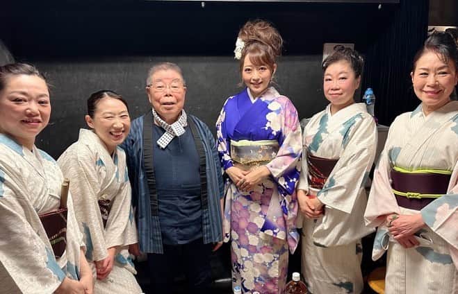 大河内美紗さんのインスタグラム写真 - (大河内美紗Instagram)「ミサイタル⭐️民謡 故郷の和歌山民謡から『和歌の海苔取り唄』『北山川筏節』 本場徳島阿波踊りにゲスト出演させていただいたご縁から千月会&紀州連の演奏で『よしこの』をお届けしました☆ 徳島市公式阿波踊りアンバサダーとして大切に唄っていきたいです♪ 今回本物の民謡をみなさんに聞いていただきたいという気持ちで先生にご出演をお願いしました🥺 師匠の小沢千月先生は川越舟唄と秩父音頭を唄ってくださいました⭐️ 最高の民謡、本物の民謡をありがとうございました😭 民謡がはじめましてのお客様も多かったのですが、先生の楽しい幸せたっぷりの唄声を存分に楽しんでいただけたようです😍 千月会の皆様もステージ、フロアに駆けつけてくださり感激でした😭 いつも暖かく迎えてくださり、楽しく民謡を唄わせていただいています🤩 ありがとうございました❣️ #民謡 #民謡歌手 #和歌山 #埼玉 #sdn48」2月4日 22時22分 - misa_okochi
