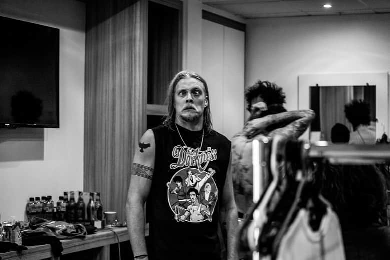 ルーファス・テイラーさんのインスタグラム写真 - (ルーファス・テイラーInstagram)「What a tour this has been. Short but oh so sweet! Wembley tonight to finish it 👹🍻  #thedarkness #blackstonecherry  📸 - the ever brilliant @gareth.parker.photography」2月4日 22時35分 - rufusttaylor