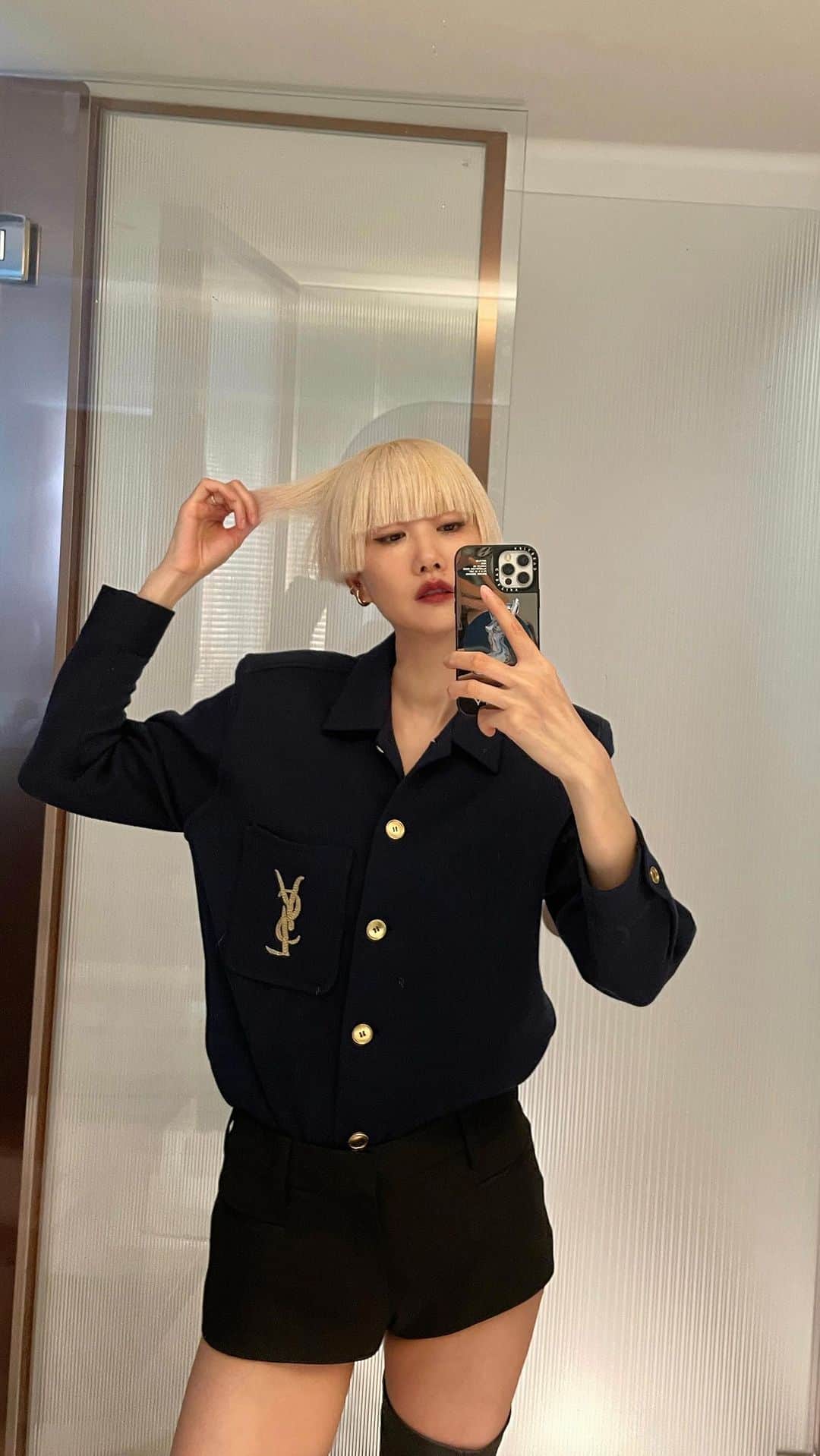 シェンのインスタグラム：「@ysl girl😎」