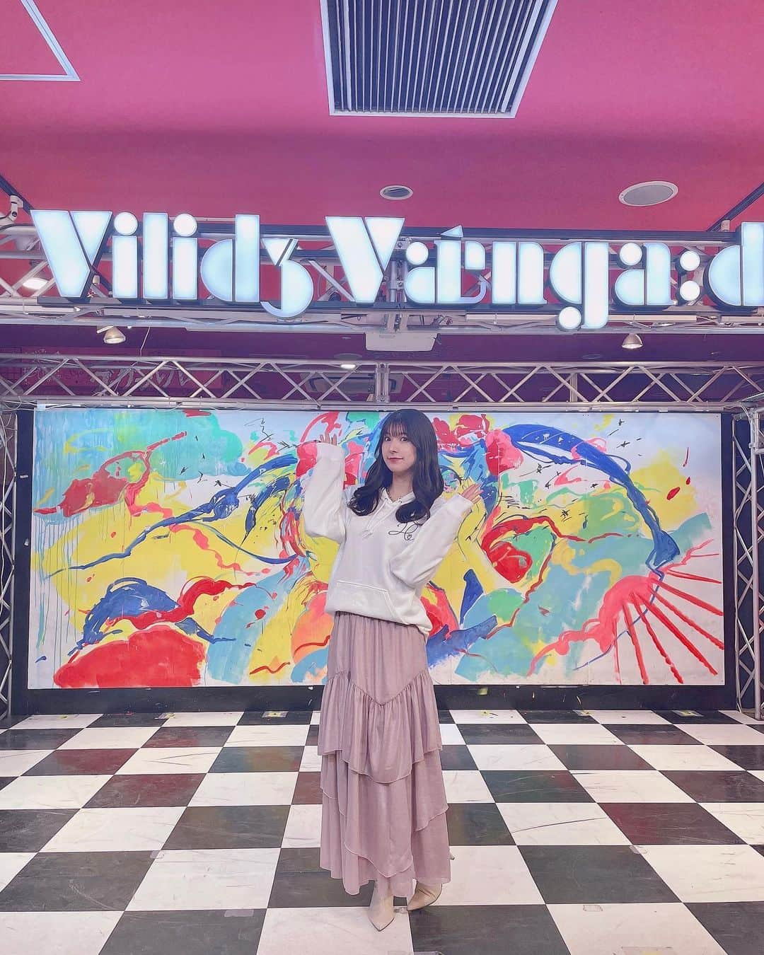 彩川ひなののインスタグラム：「昨日は#ヴィレッジヴァンガード渋谷本店 さんにて 『#コラボグッズ #発売記念イベント 』 ありがとうございました♡*° #白パーカー 着たの🤍🎀  みんなのもとにグッズ届くの楽しみだなぁ( ◜ω◝ )早くお揃いにしたい！  ⚠️販売は★今日 2/5★まで⚠️  https://villagevanguard.stores.jp/?category_id=63a31399bcc6a0259fc76496  こだわった愛おしいグッズたち！ 買い忘れないでね(* `꒳´ *)♡  #彩川ひなの #japanesegirl #自拍 #模特 #粉我 #swag #动漫 #扎心了#맞팔 #东京 #몸스타그램 #เซ็กซี่ #น่ารัก #น่ารักจัง #ประเทศญี่ปุ่น #คอสเพลย์ #Comel #Awekcun #cosplay#pinupGirl #bajutidurseksi #photooftheday #followme」