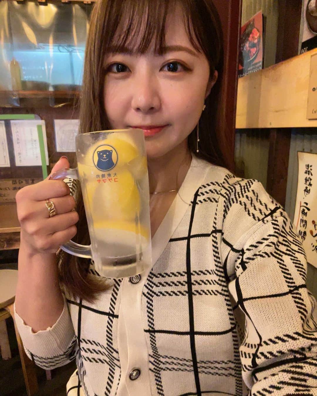由井香織のインスタグラム：「やっとトレーニング🏃‍♀️始めました。身体作りのためなのに、それでもお酒はやめられない、、、🥺」