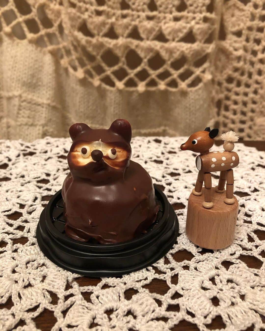 雨月衣のインスタグラム：「衝動買いの茶色い子たち。  たぬきはケーキ。 バンビはオモチャ。  #ジャムカバー高崎  #黒田人形店前橋」