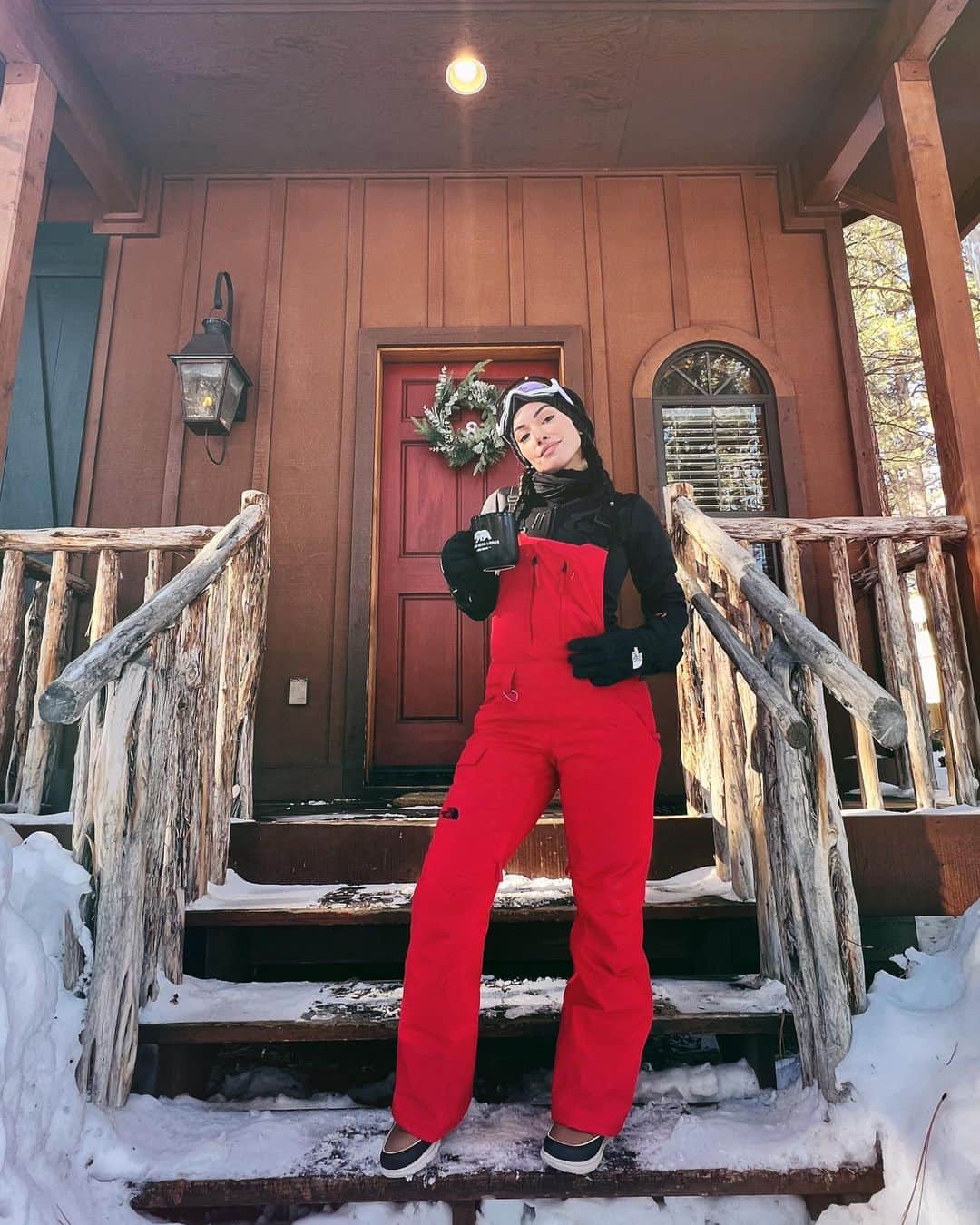 ゼリカ・シルバーのインスタグラム：「Good news: I didn’t die on the mountain but I ate sh*t twice.  Bad news: I’m no longer in Tahoe」