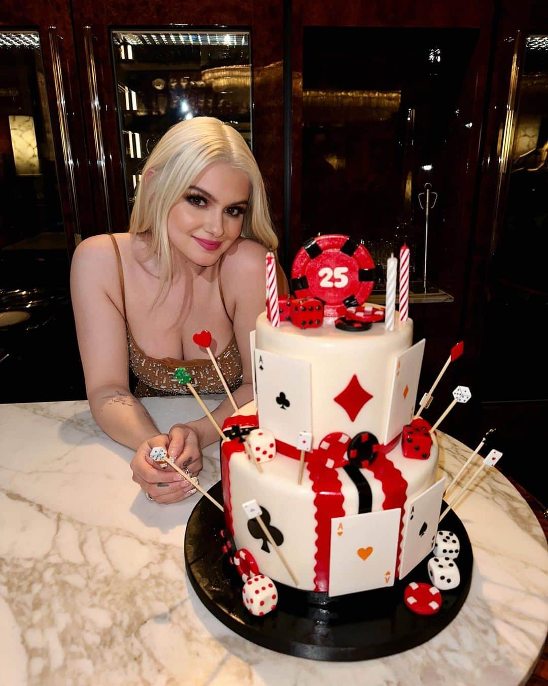 アリエル・ウィンターのインスタグラム：「Some more mems from 25 🥹 thank you @wynnlasvegas @delilahlv 🥹❤️ #wynnlasvegas #delilah #birthday #birthdaygirl #birthdaycake」