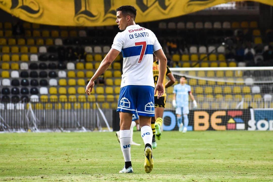 フランコ・ディ・サントのインスタグラム：「Aprender, mejorar y seguir .. Vamos que esto recién empieza 💙⚽️🤍 @cruzados_oficial  #catolica #chile #futbol」
