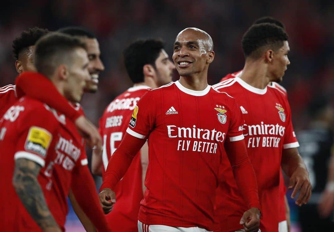 ジョアン・マリオのインスタグラム：「Na bonita homenagem ao nosso @almeidinhos nada melhor que uma excelente vitória @slbenfica 🙌🏾」
